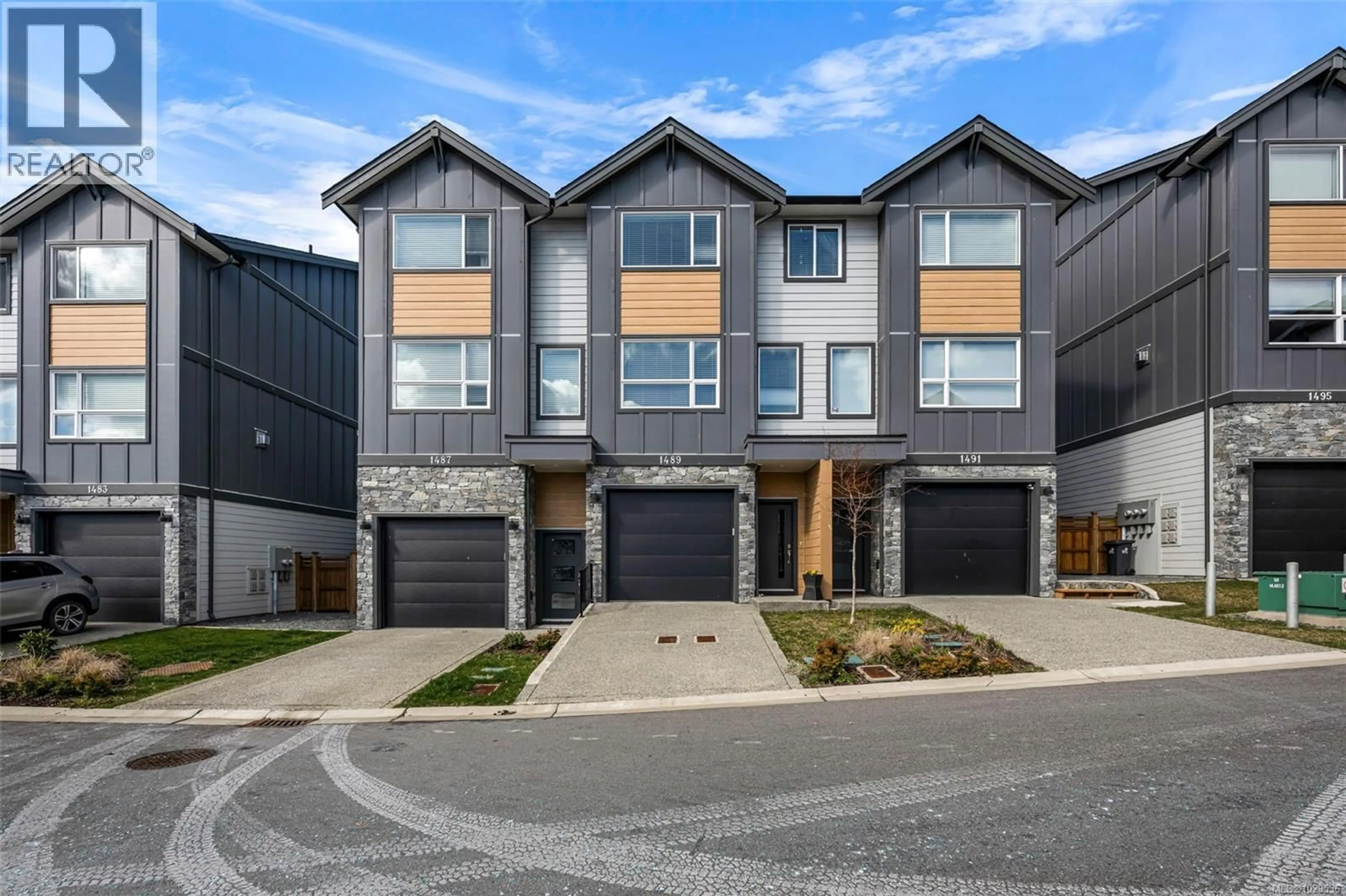 A pic from outside/outdoor area/front of a property/back of a property/a pic from drone, street for 1489 STELLA LANE, Langford British Columbia V9B7A7