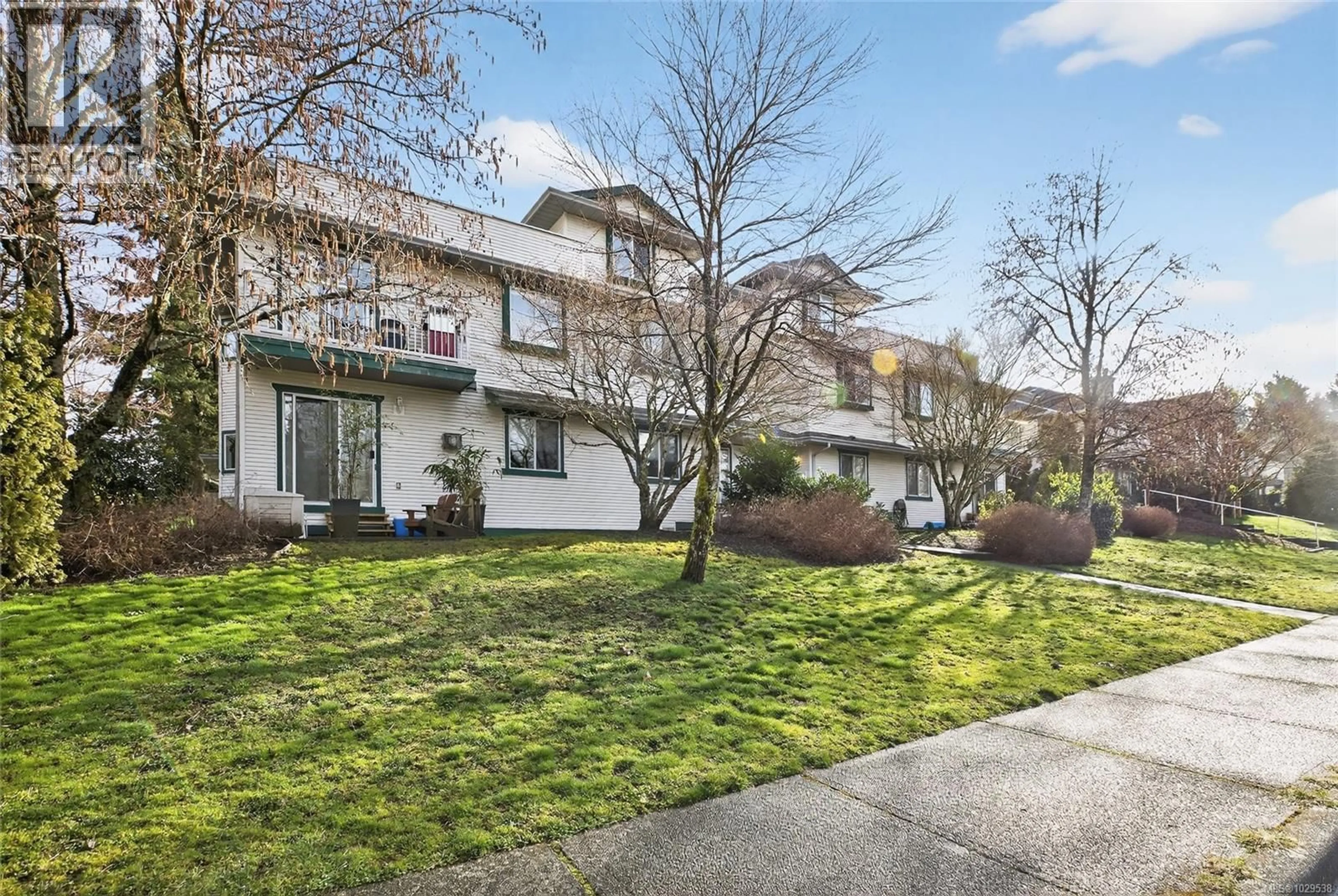 Patio, street for 202 - 2647 MUIR ROAD, Courtenay British Columbia V9N8Z4