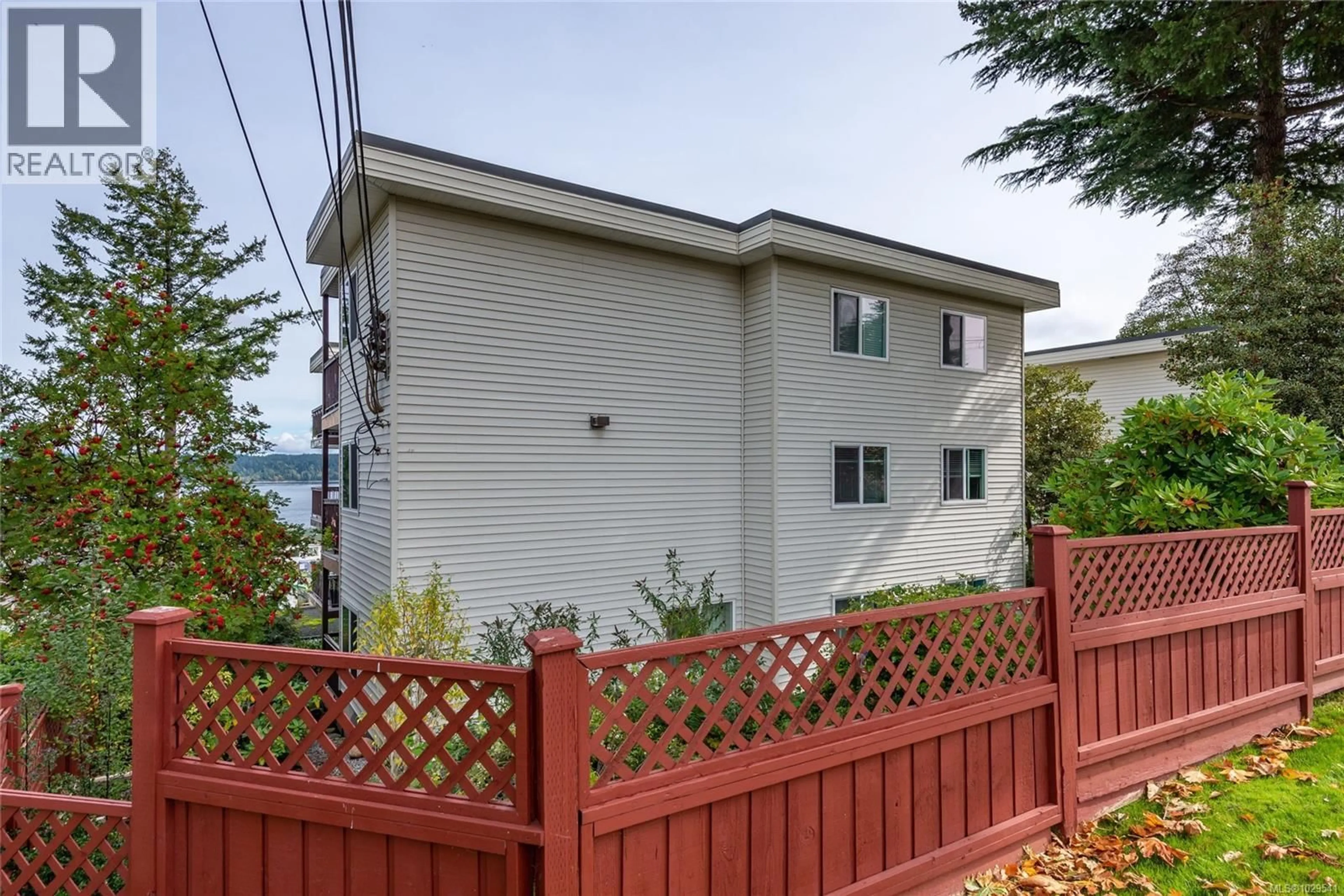 Patio, water/lake/river/ocean view for 204 - 615 ALDER STREET, Campbell River British Columbia V0W2P3
