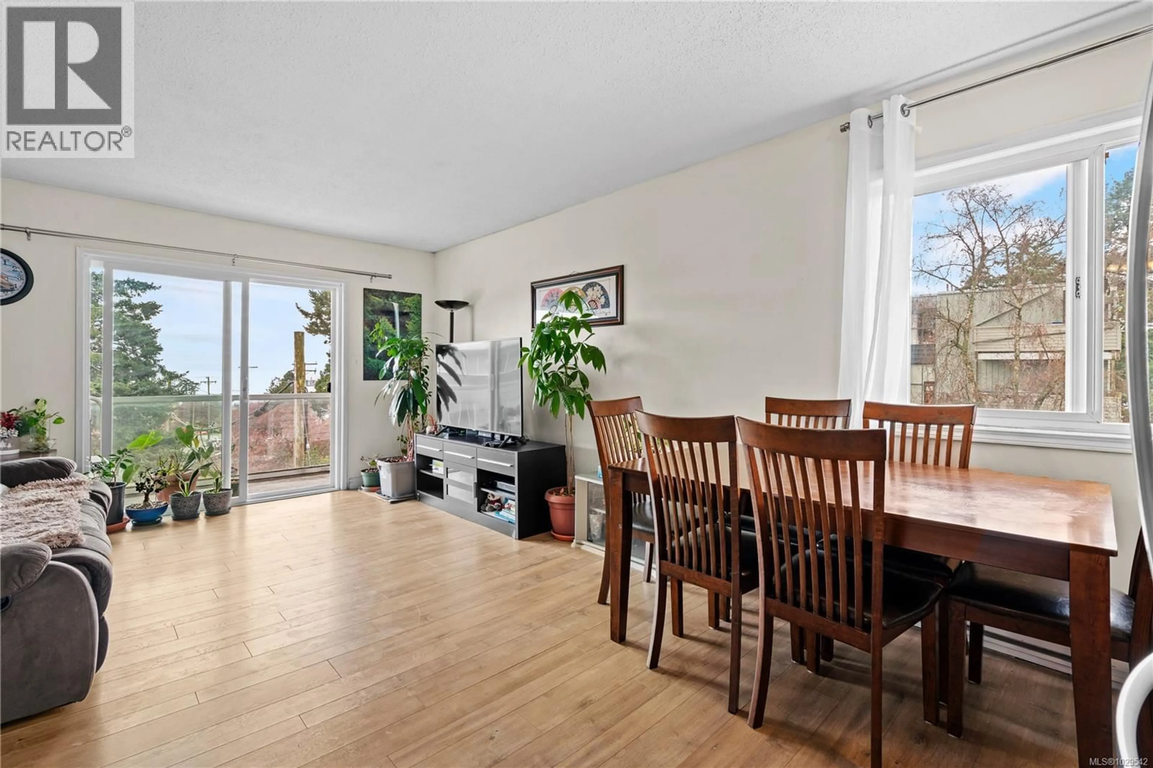 Dining room, wood/laminate floor for 308 - 1351 ESQUIMALT ROAD, Esquimalt British Columbia V9A3R1