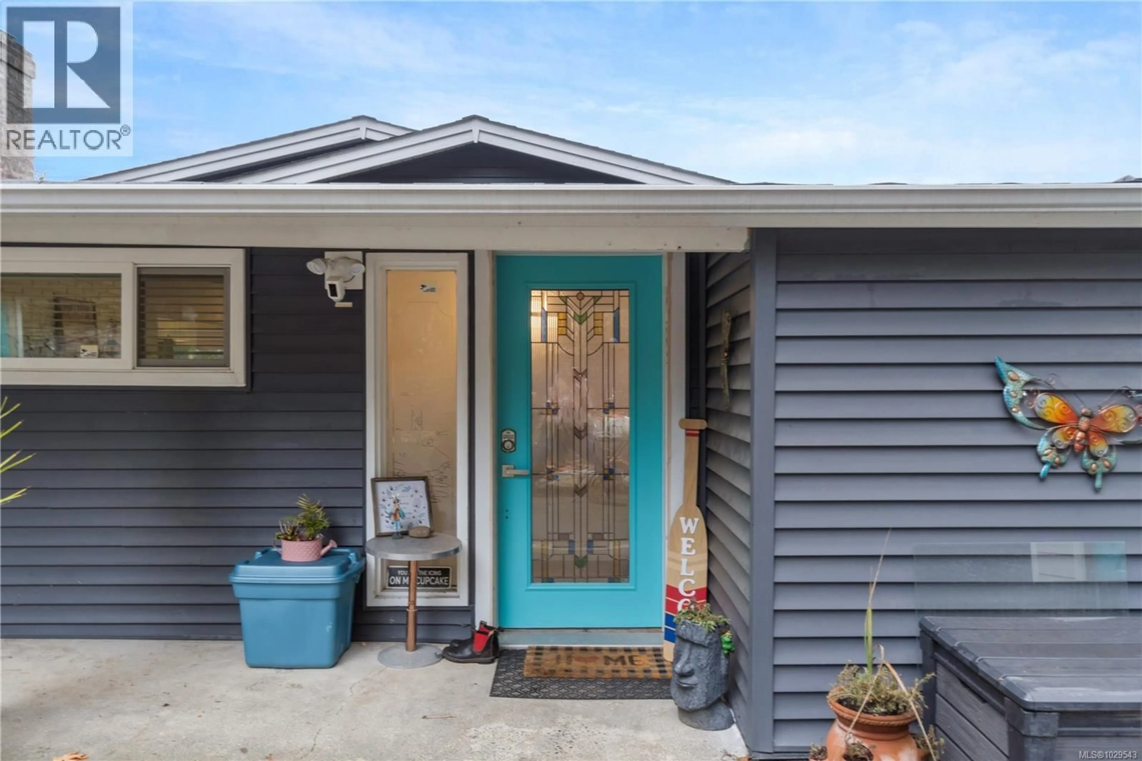 Home with vinyl exterior material, street for 7896 LANTZVILLE ROAD, Lantzville British Columbia V0R2H0