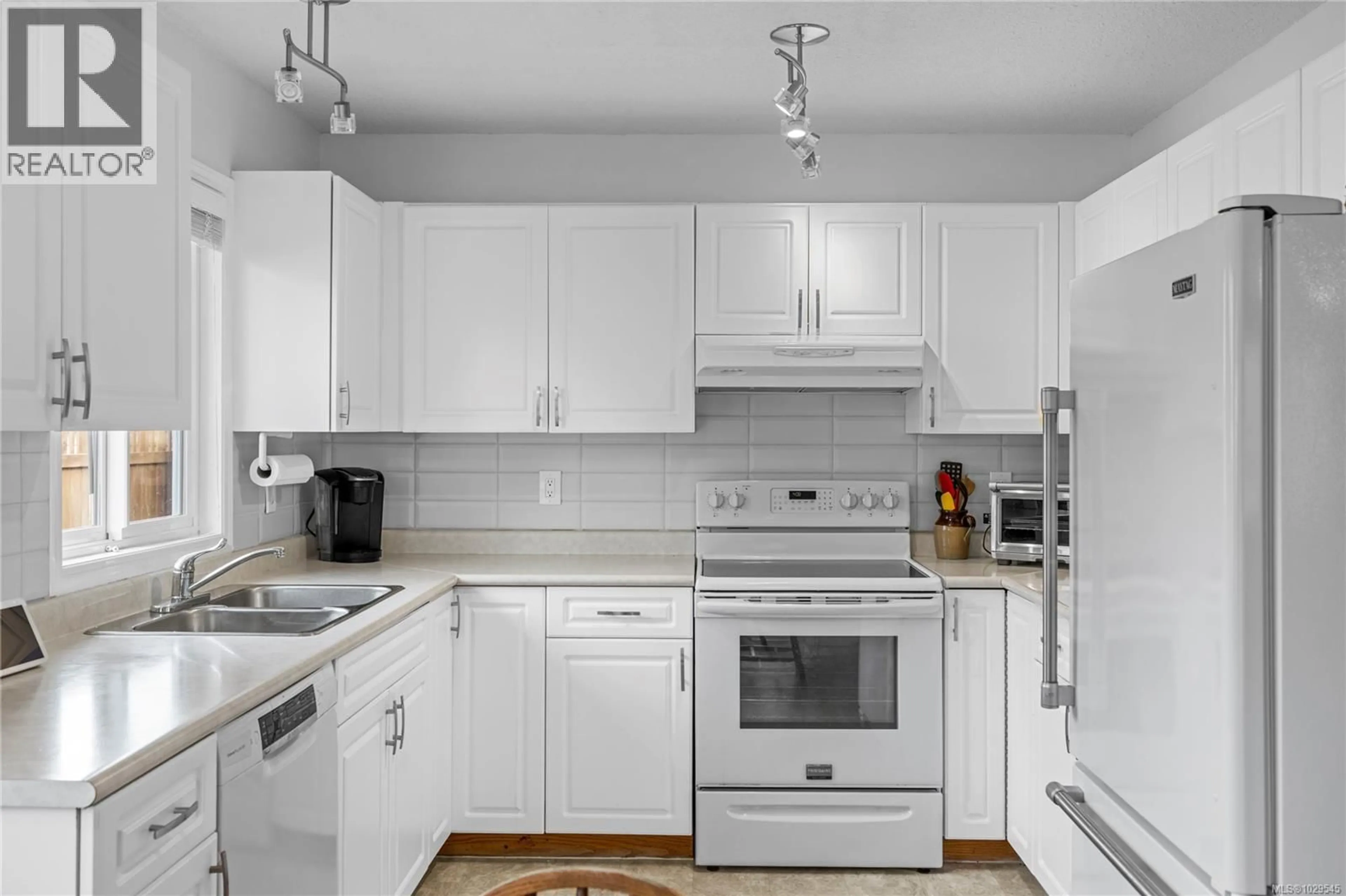 Standard kitchen, unknown for 789 PRIMROSE STREET, Qualicum Beach British Columbia V9K1S1