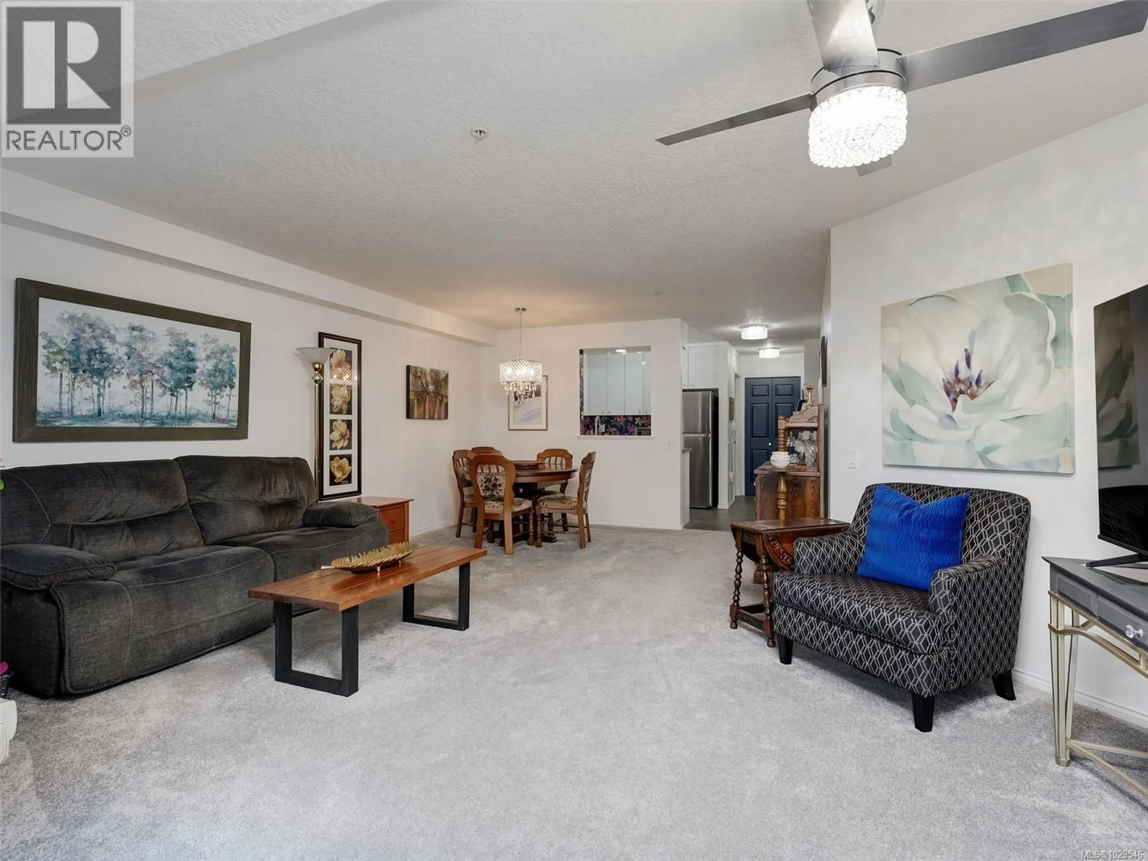 Living room with furniture, unknown for 201 - 1521 CHURCH AVENUE, Saanich British Columbia V8P5T7