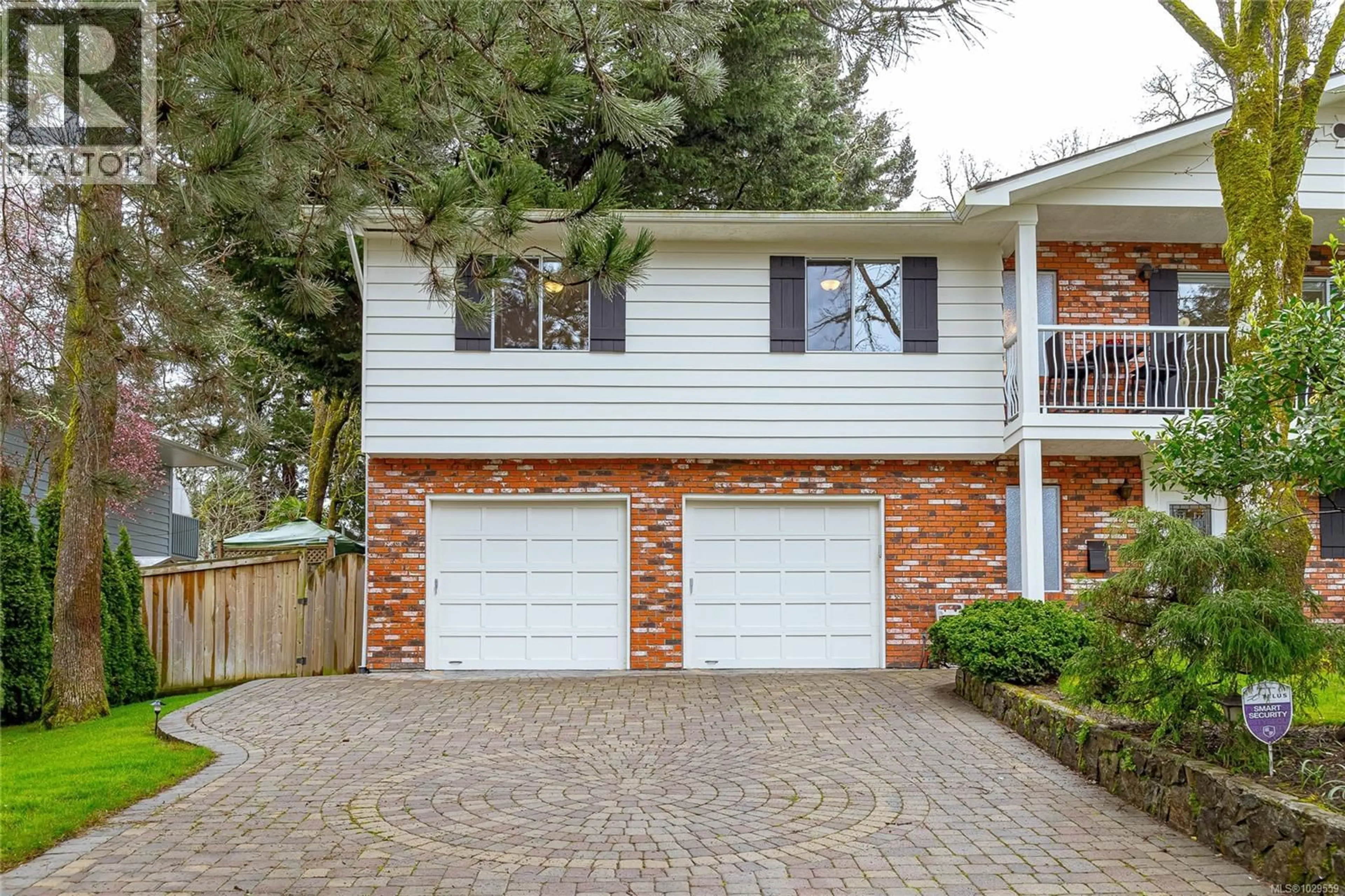Home with brick exterior material, street for 920 WOODHALL DRIVE, Saanich British Columbia V8X3L8