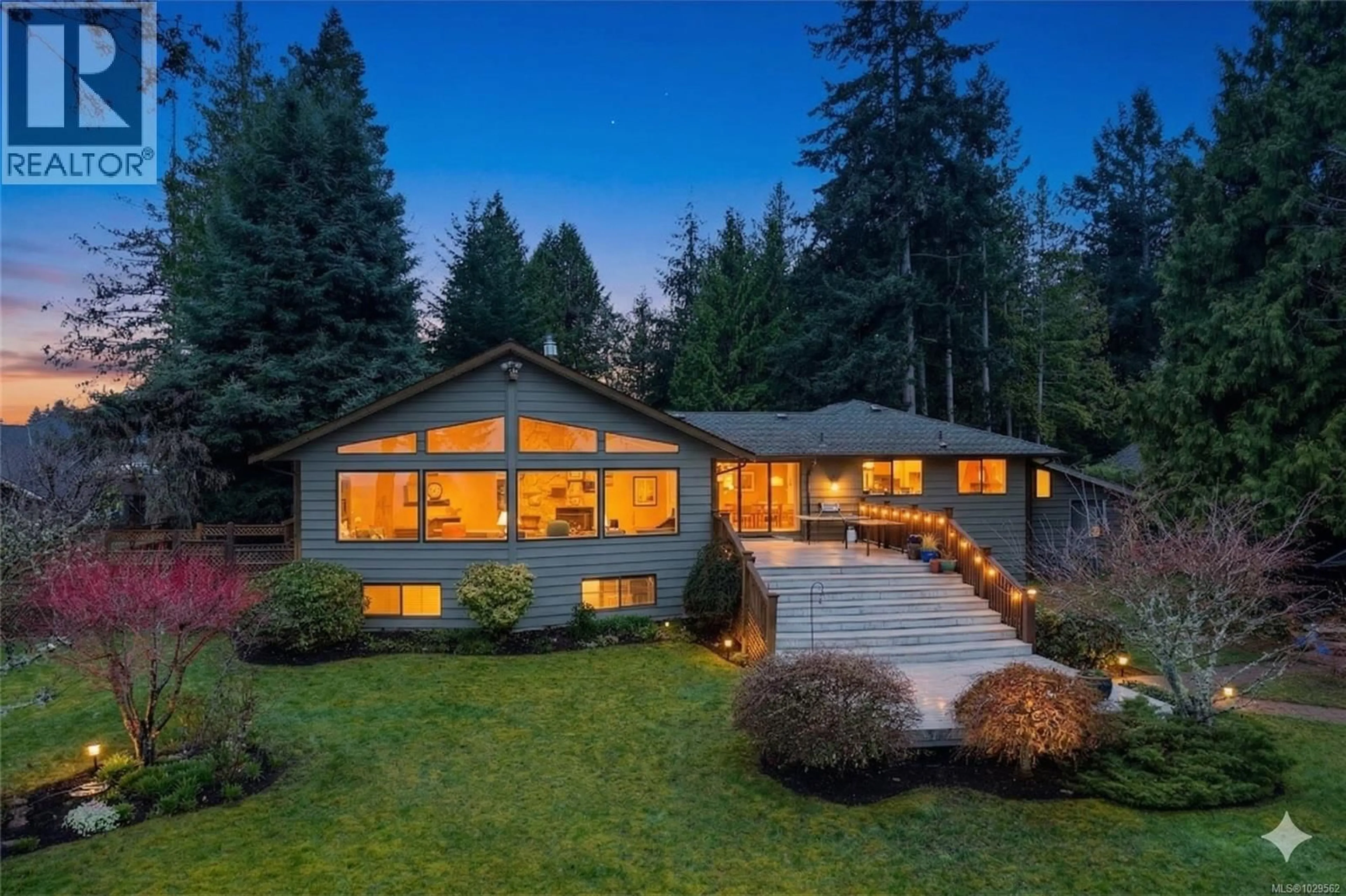 Home with vinyl exterior material, mountain view for 631 SANDERSON ROAD, Parksville British Columbia V9P1B1