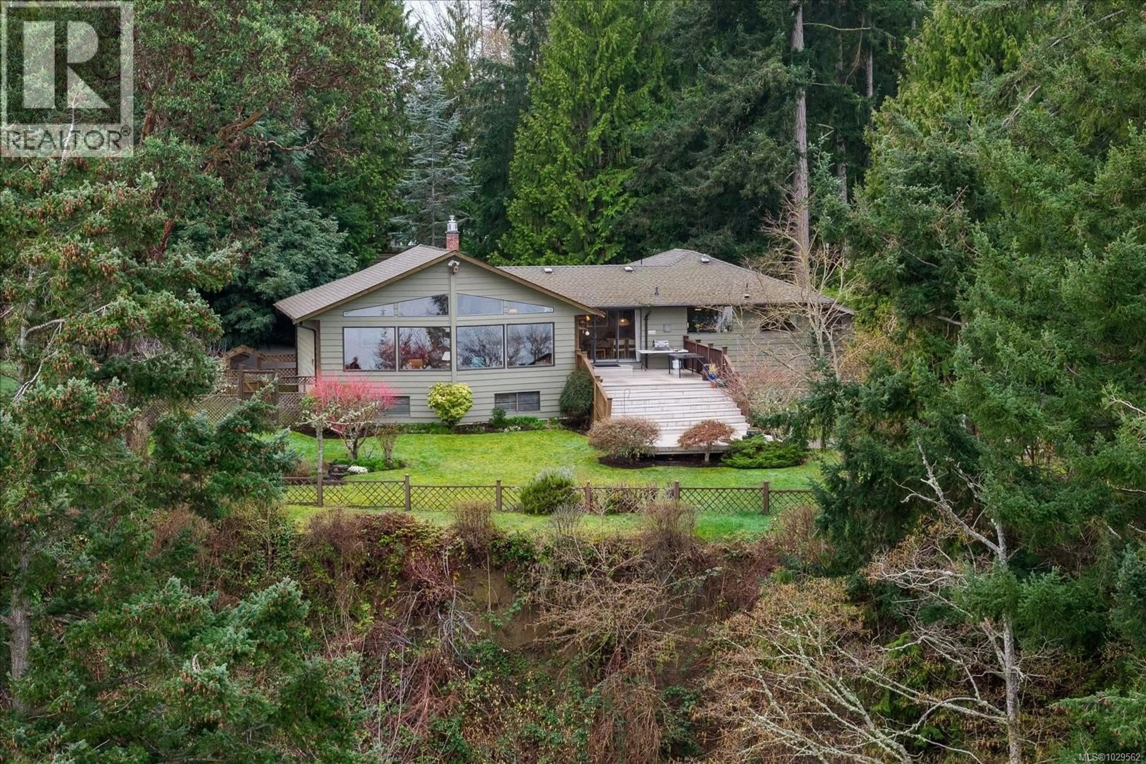 A pic from outside/outdoor area/front of a property/back of a property/a pic from drone, unknown for 631 SANDERSON ROAD, Parksville British Columbia V9P1B1
