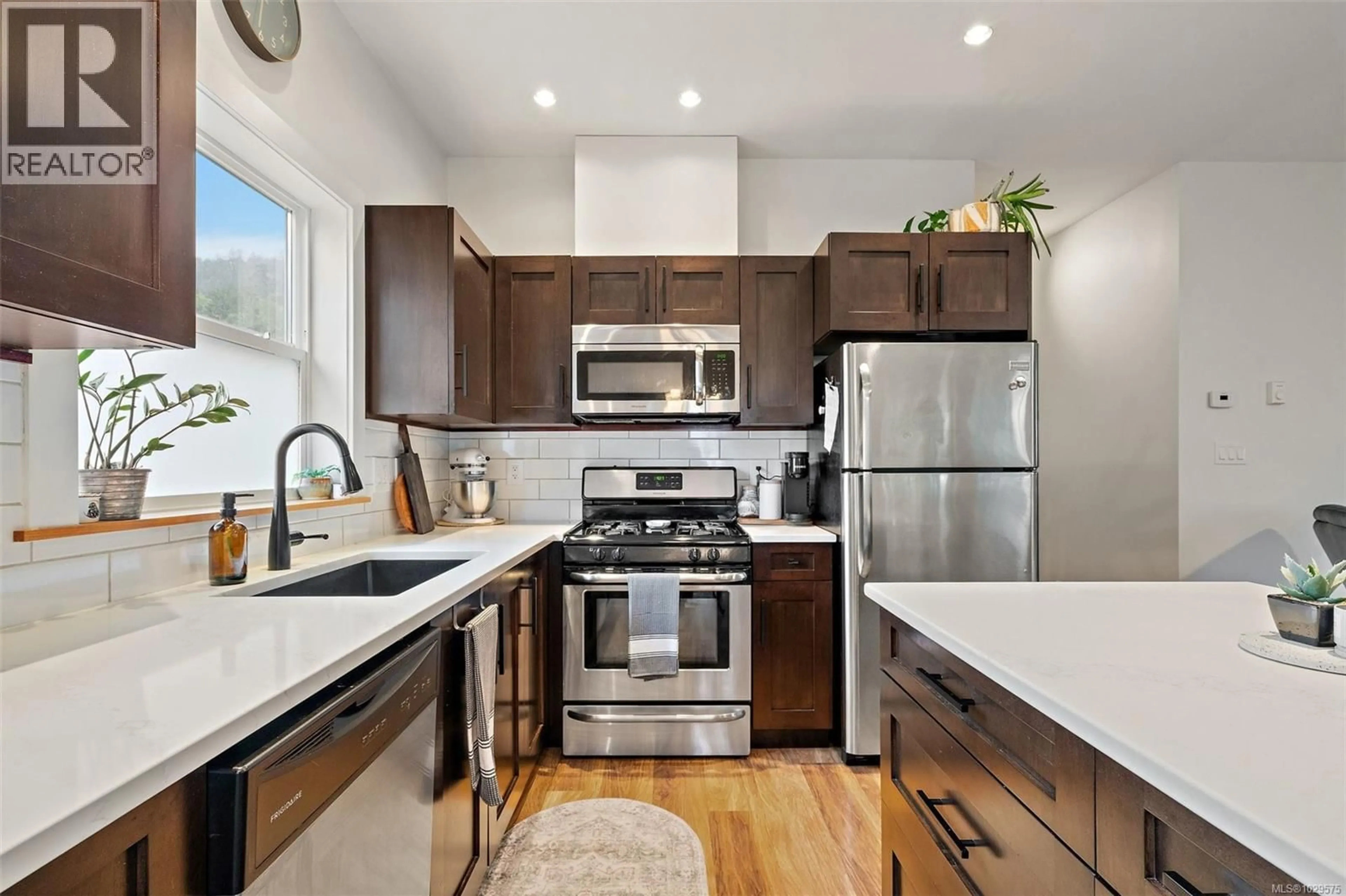 Open concept kitchen, unknown for 1038 SKYLAR CIRCLE, Shawnigan Lake British Columbia V0R2W3