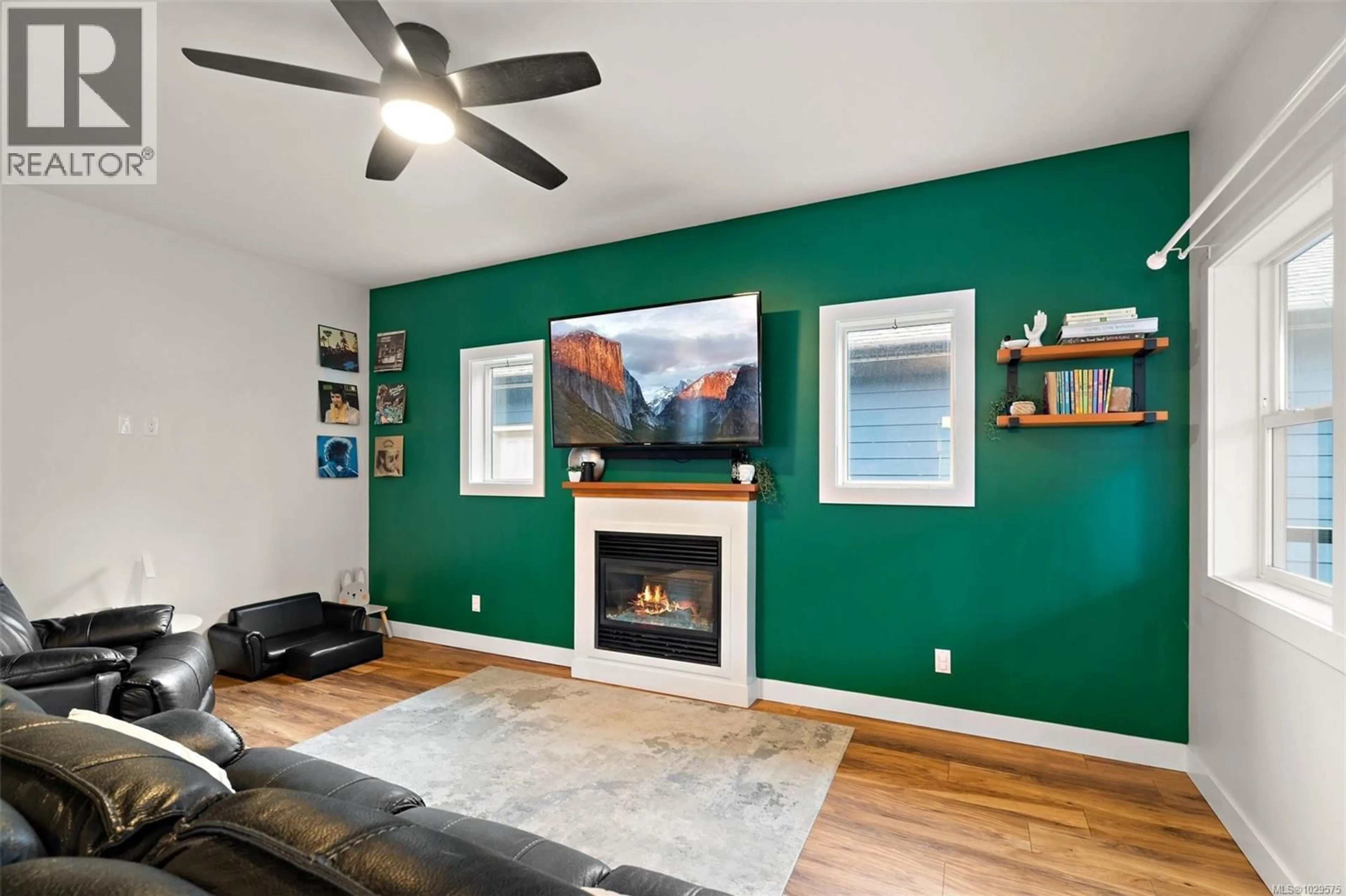 Living room with furniture, wood/laminate floor for 1038 SKYLAR CIRCLE, Shawnigan Lake British Columbia V0R2W3