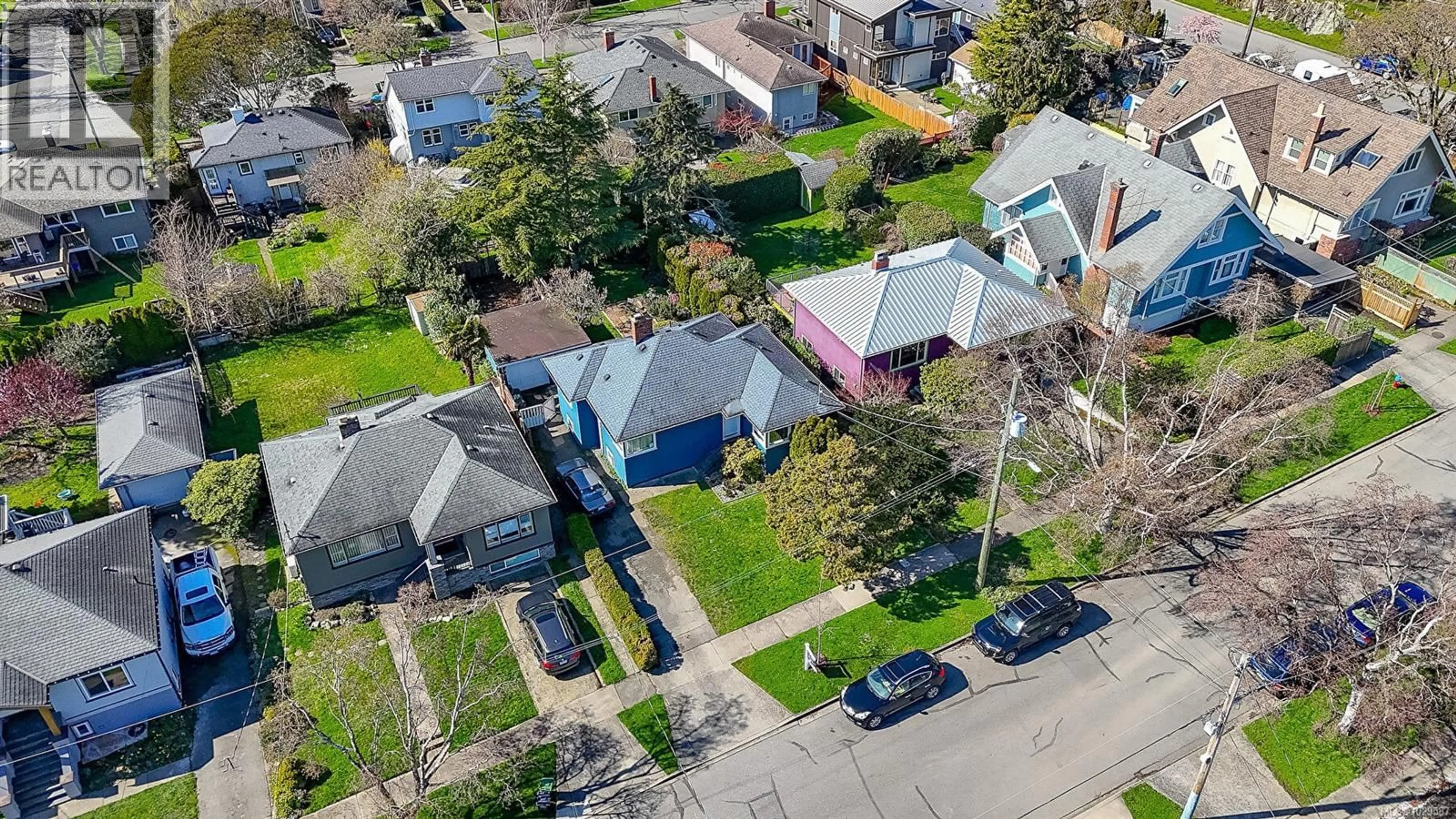 A pic from outside/outdoor area/front of a property/back of a property/a pic from drone, street for 444 STANNARD AVENUE, Victoria British Columbia V8S3M5