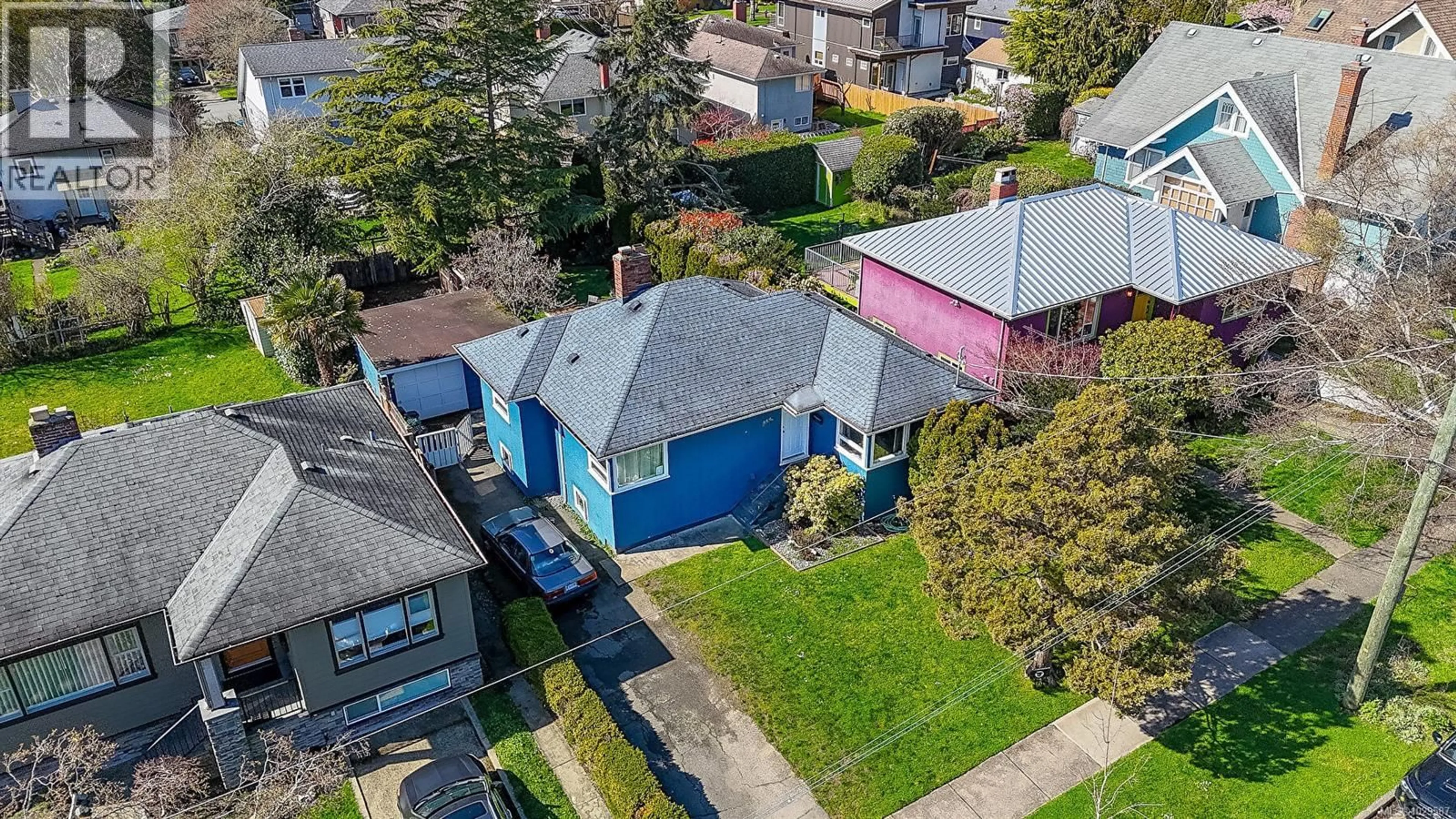 A pic from outside/outdoor area/front of a property/back of a property/a pic from drone, street for 444 STANNARD AVENUE, Victoria British Columbia V8S3M5