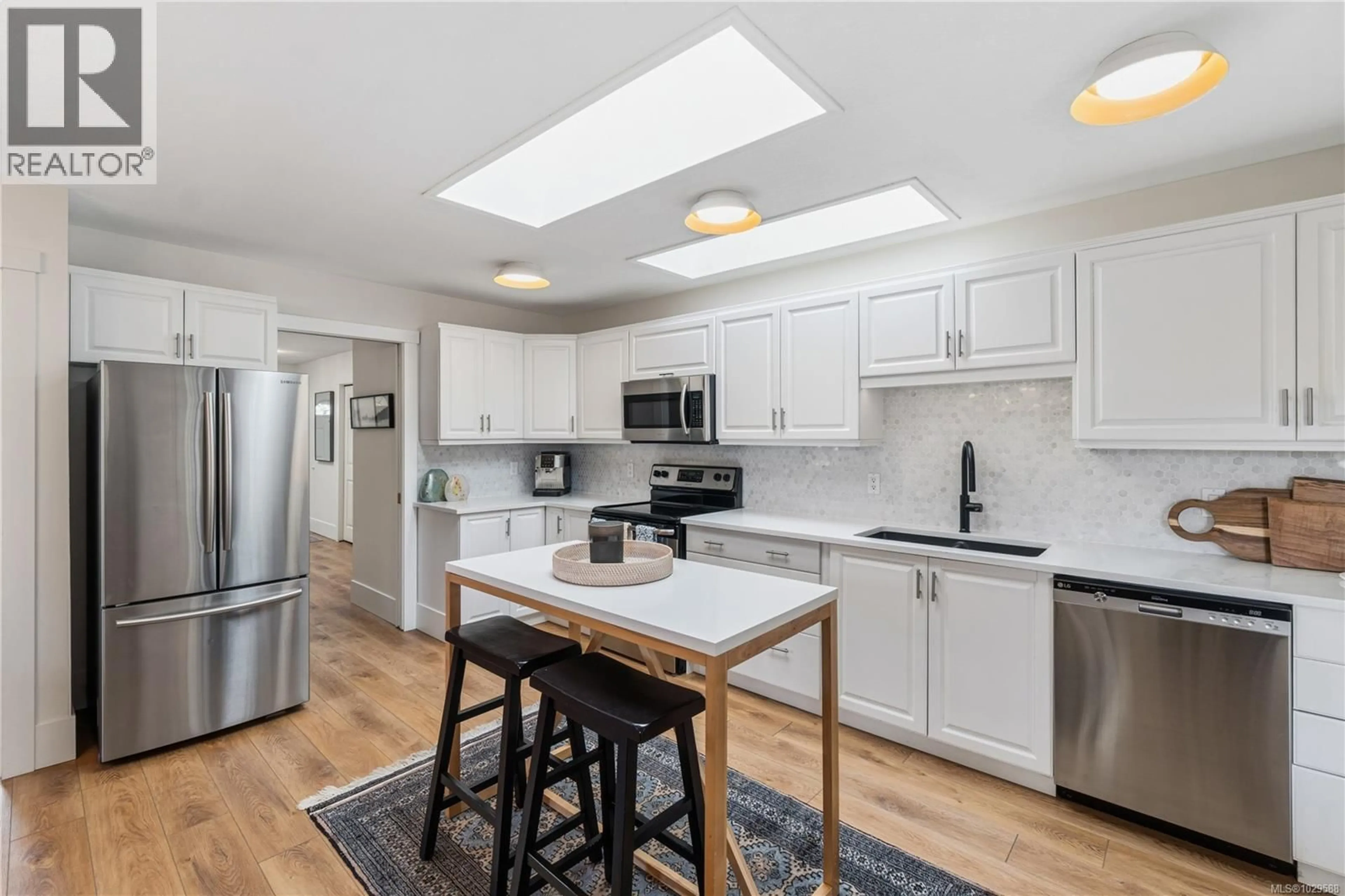 Open concept kitchen, unknown for 709 FOSTER DRIVE, Parksville British Columbia V9P2M2