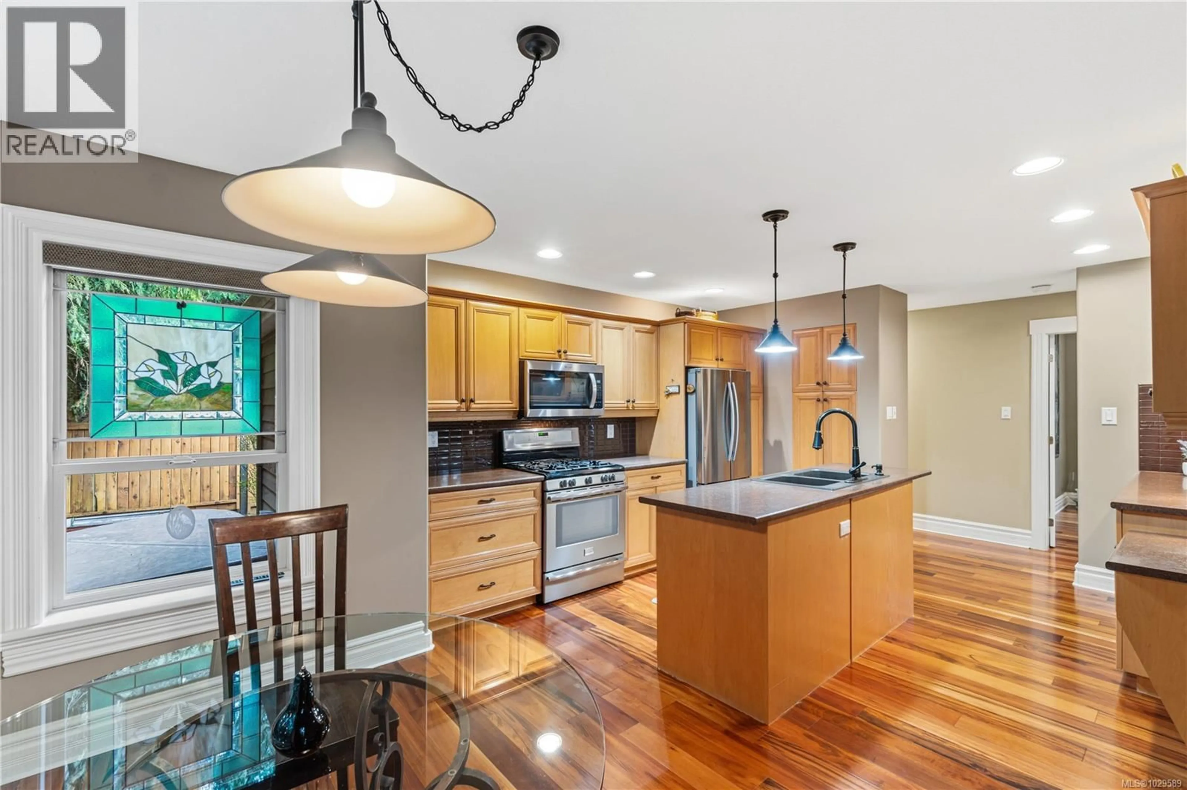 Open concept kitchen, unknown for 564 HAZELWOOD PLACE, Qualicum Beach British Columbia V9K1A1