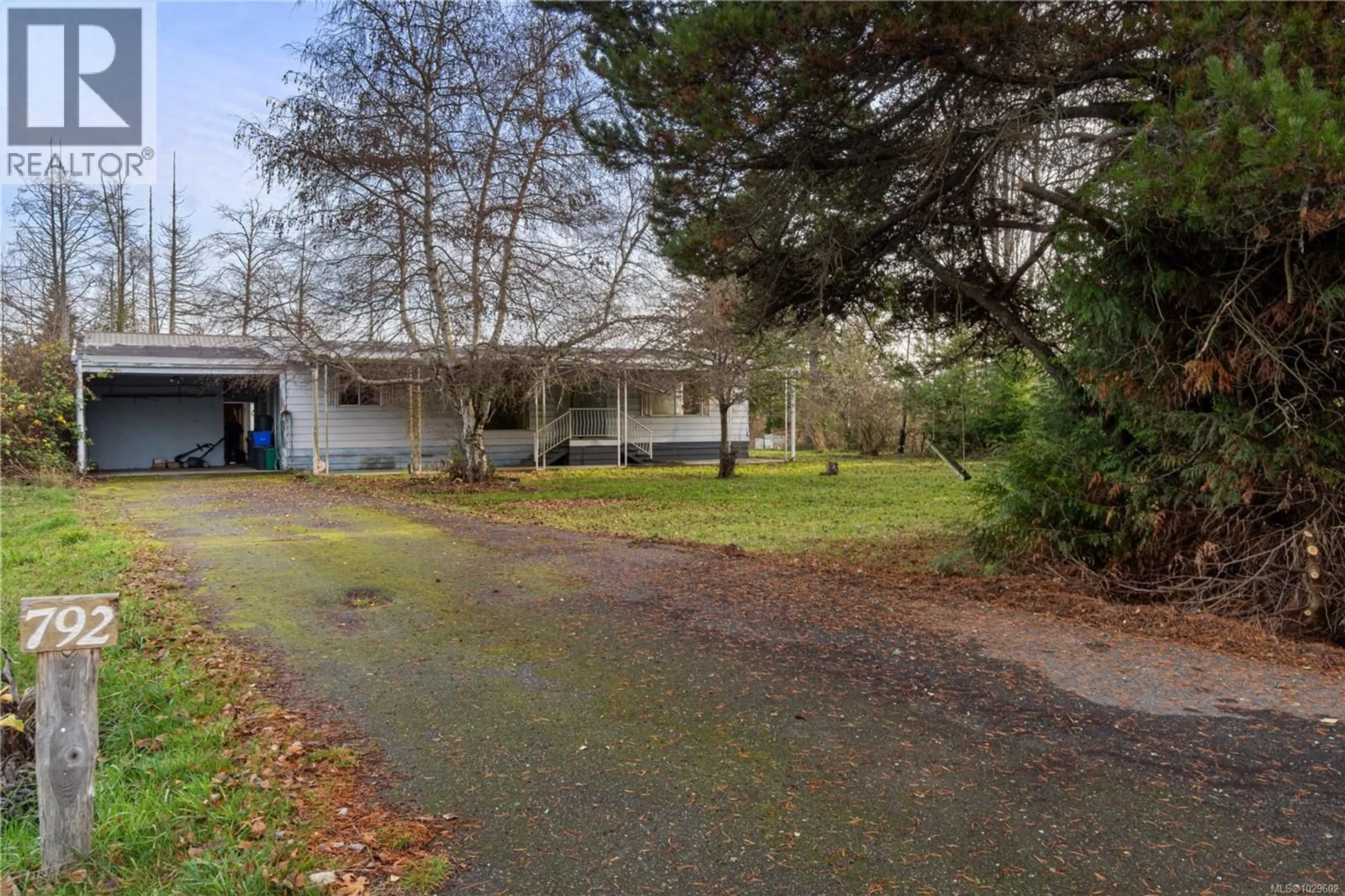 A pic from outside/outdoor area/front of a property/back of a property/a pic from drone, street for 792 REID ROAD, Parksville British Columbia V9P2E6