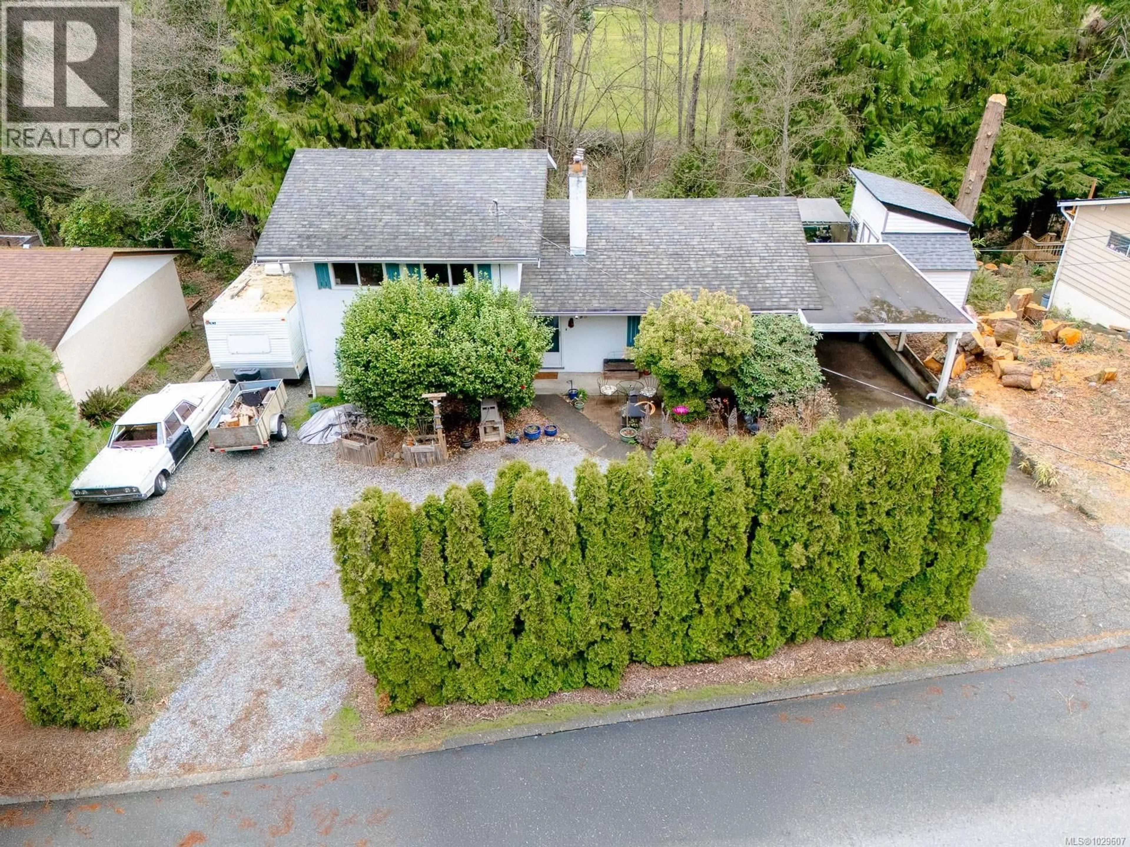 A pic from outside/outdoor area/front of a property/back of a property/a pic from drone, street for 395 DOGWOOD DRIVE, Ladysmith British Columbia V9G1B7