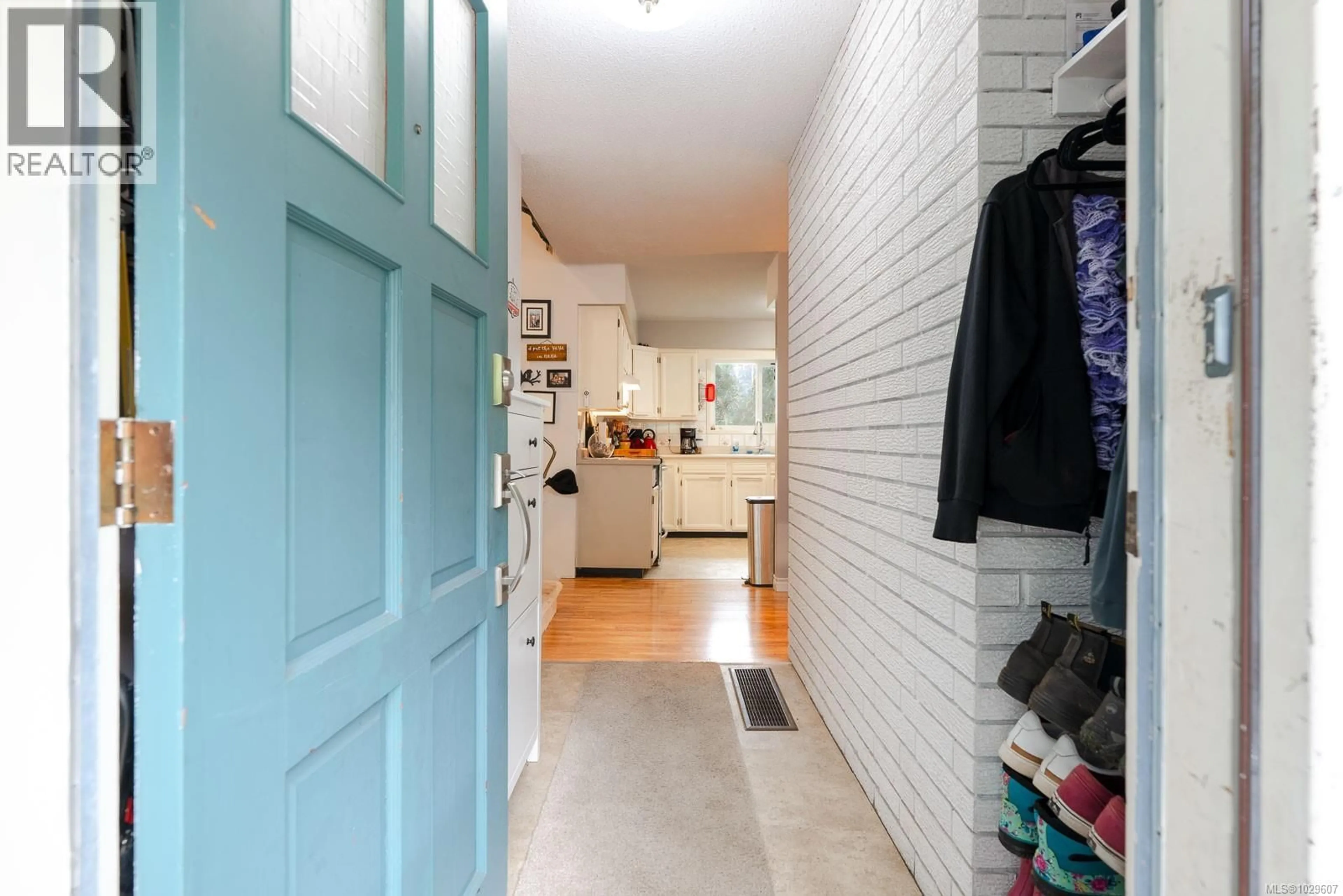 Indoor entryway for 395 DOGWOOD DRIVE, Ladysmith British Columbia V9G1B7