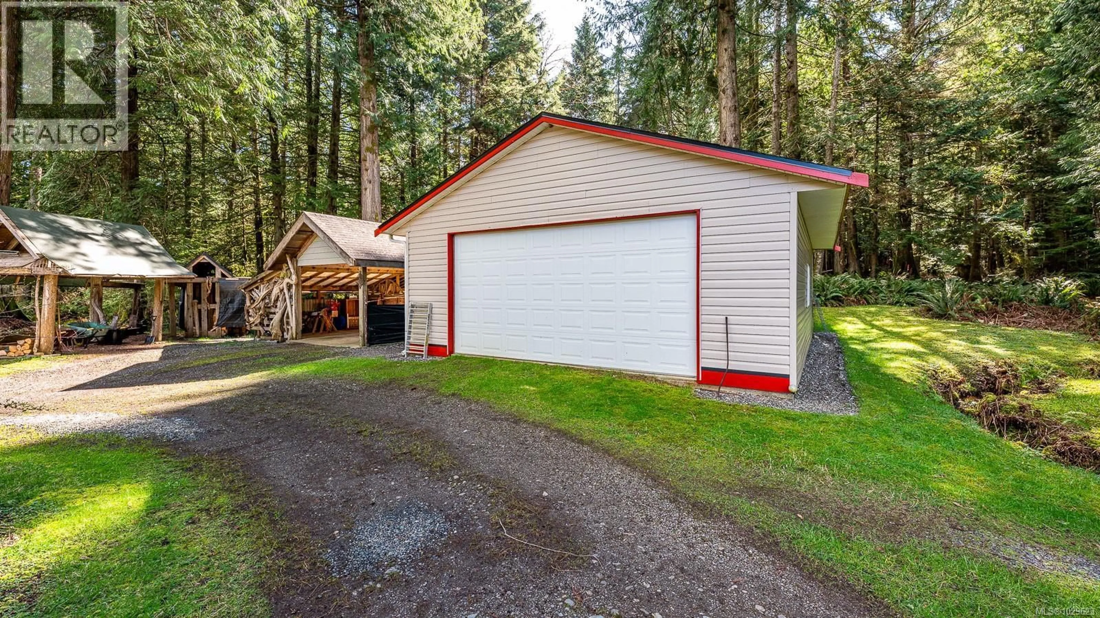 Indoor garage for 8131 MACARTNEY DRIVE, Fanny Bay British Columbia V0R1W0