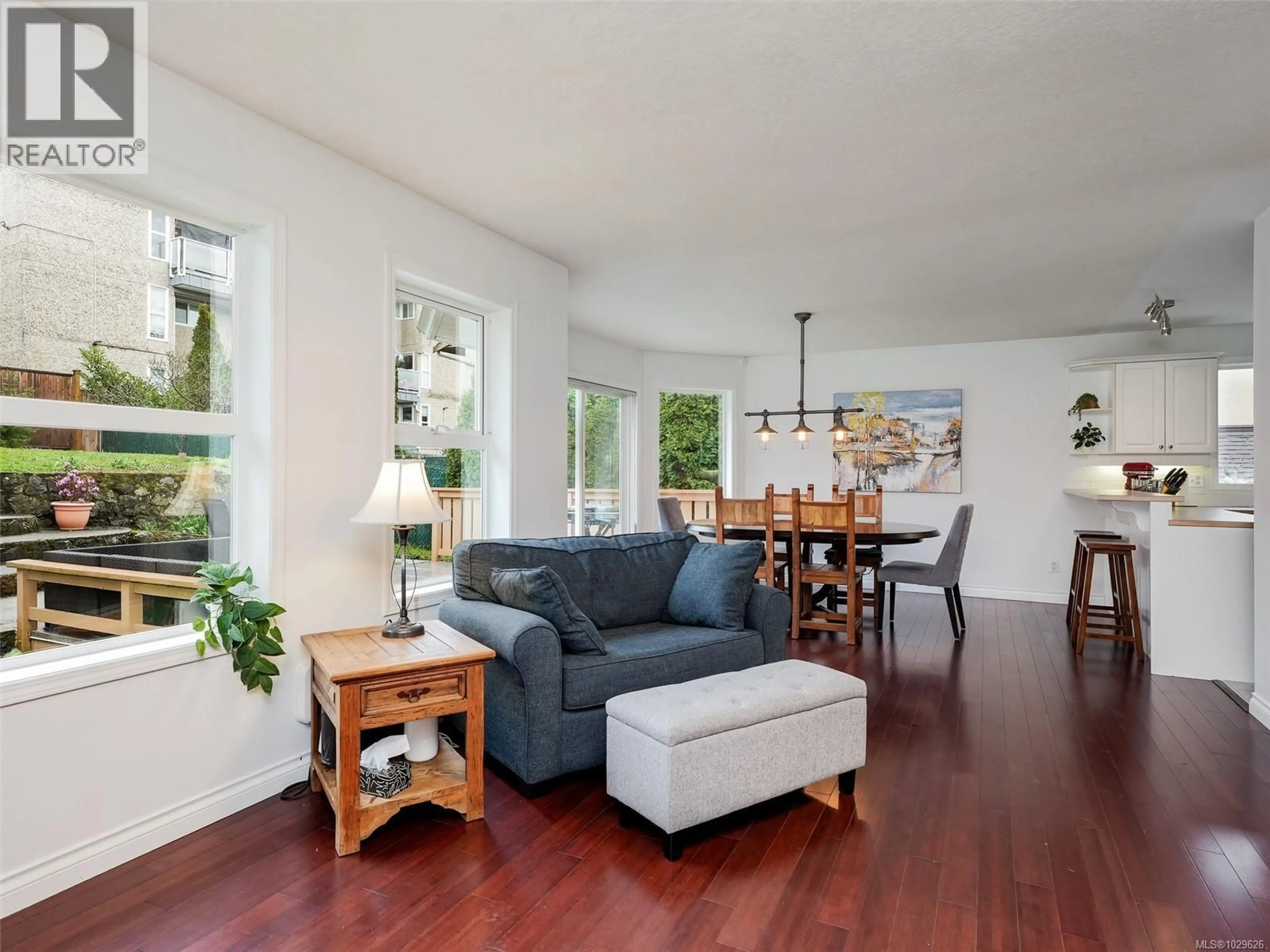Living room with furniture, wood/laminate floor for 2727 GROSVENOR ROAD, Victoria British Columbia V8T3M8