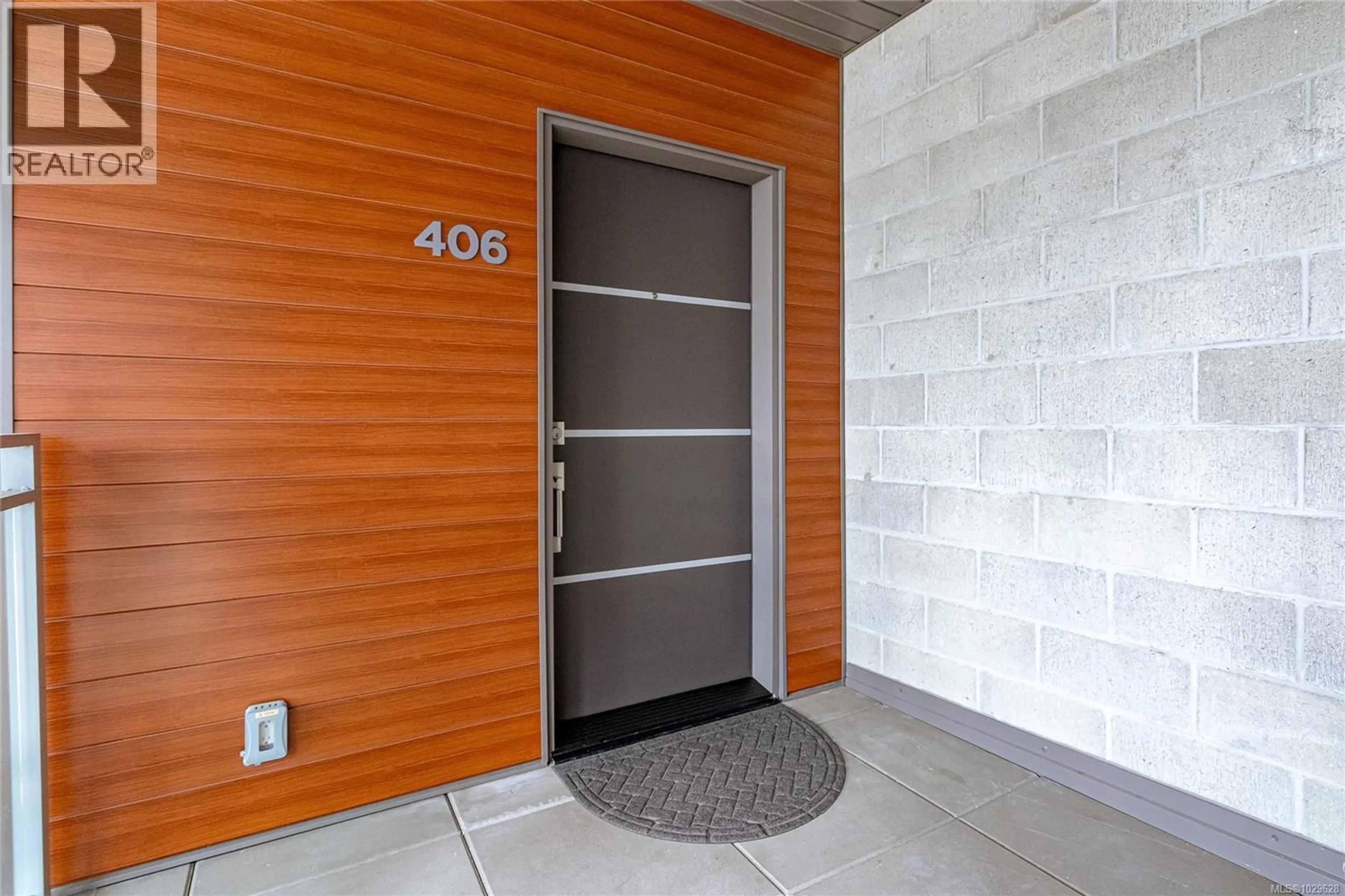 Indoor entryway for 406 - 91 CHAPEL STREET, Nanaimo British Columbia V9R0J3