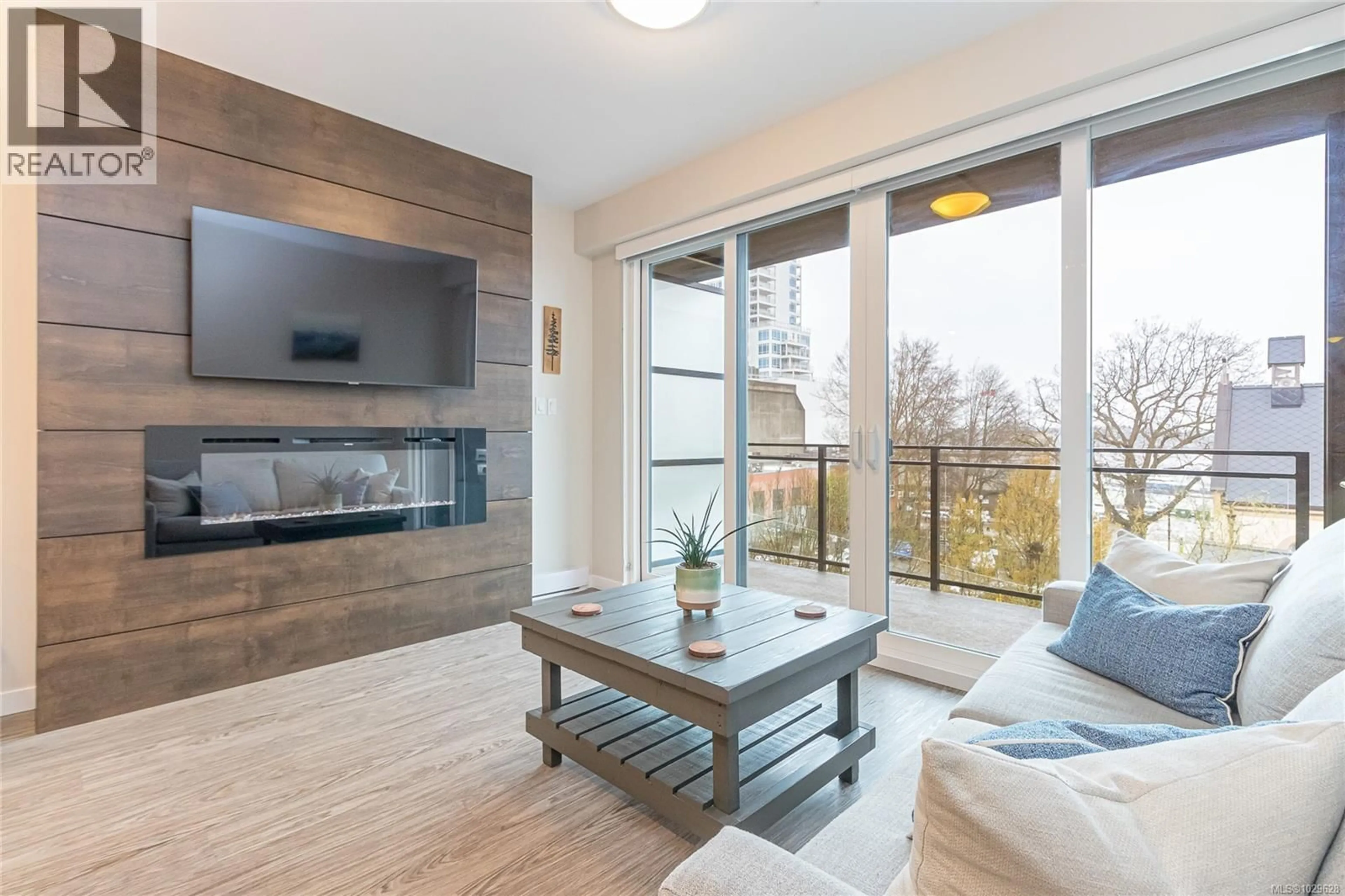 Living room with furniture, wood/laminate floor for 406 - 91 CHAPEL STREET, Nanaimo British Columbia V9R0J3