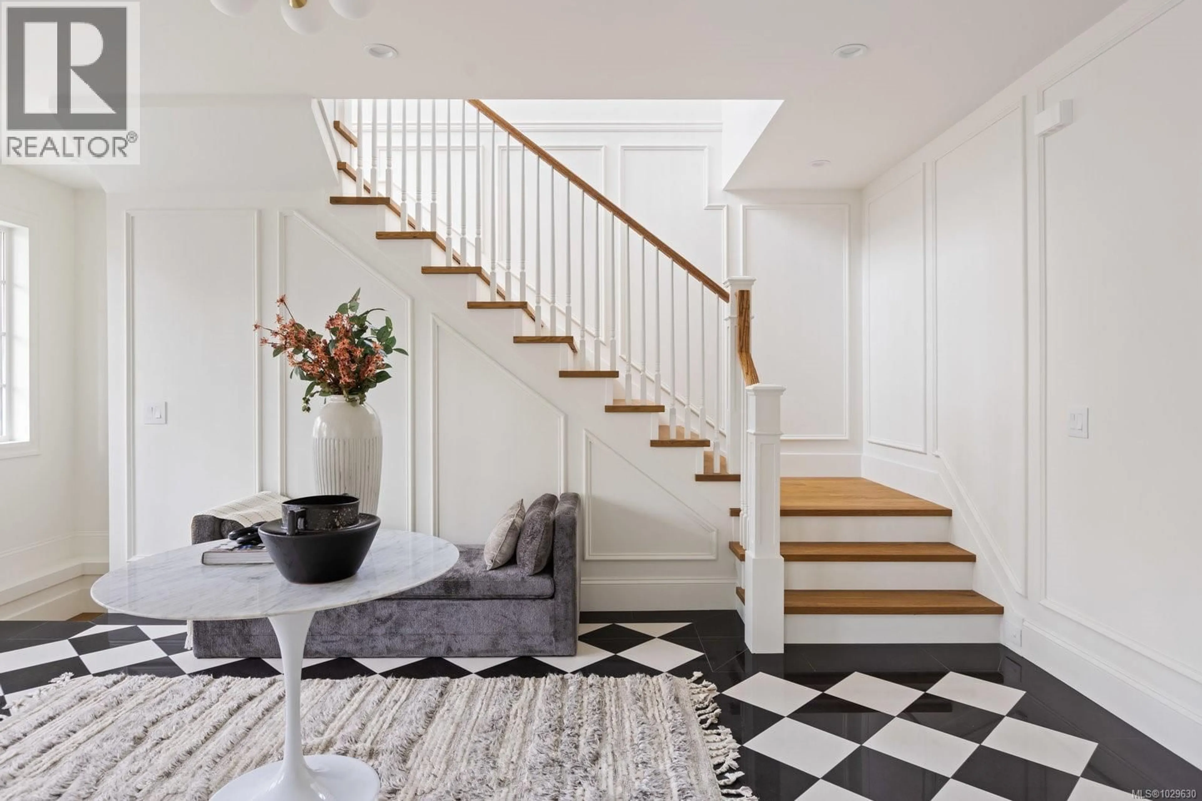 Stairs for 135 PASSMORE STREET, Victoria British Columbia V8S3V6