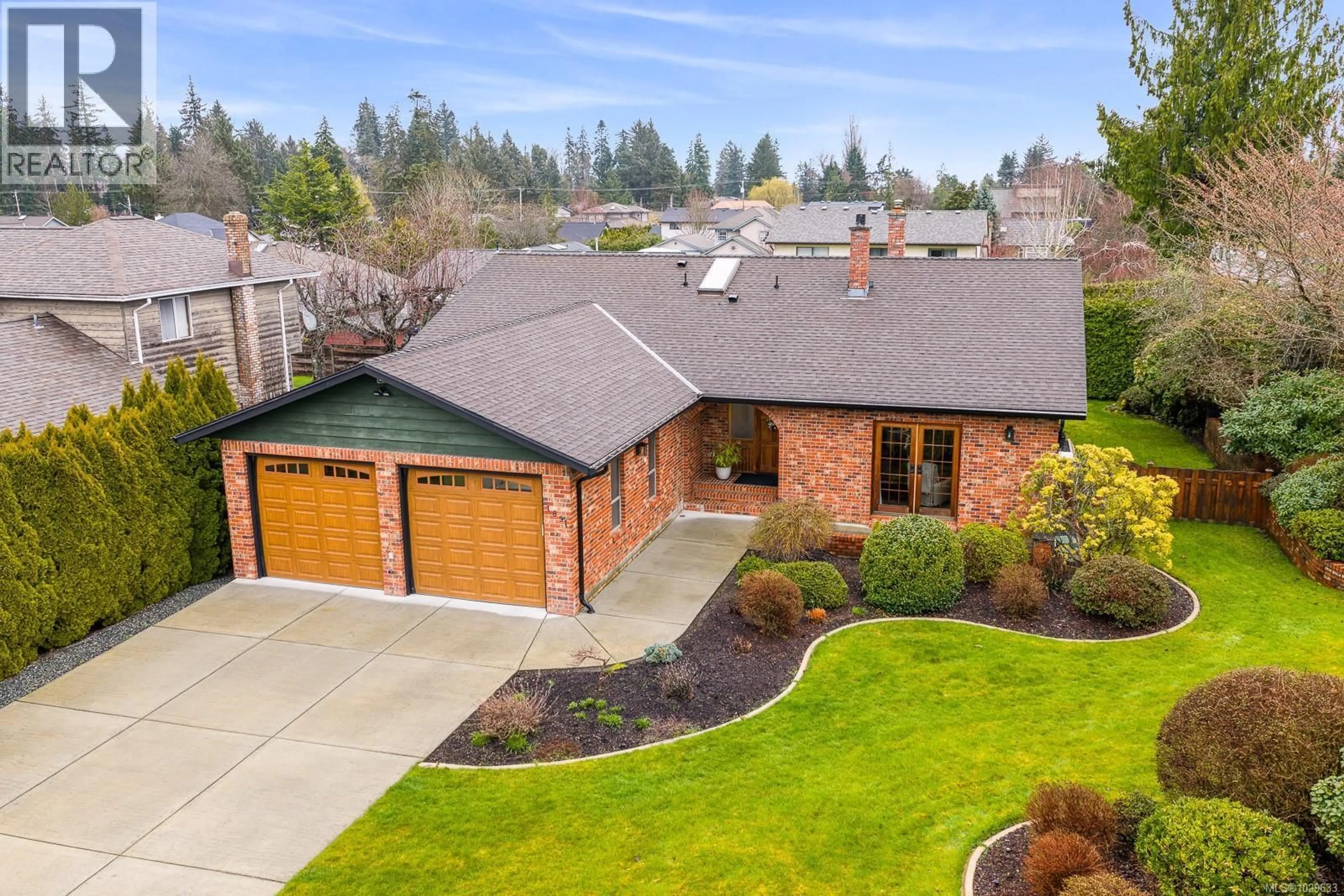 A pic from outside/outdoor area/front of a property/back of a property/a pic from drone, unknown for 1891 WHISTLER WAY, Campbell River British Columbia V9W6R1