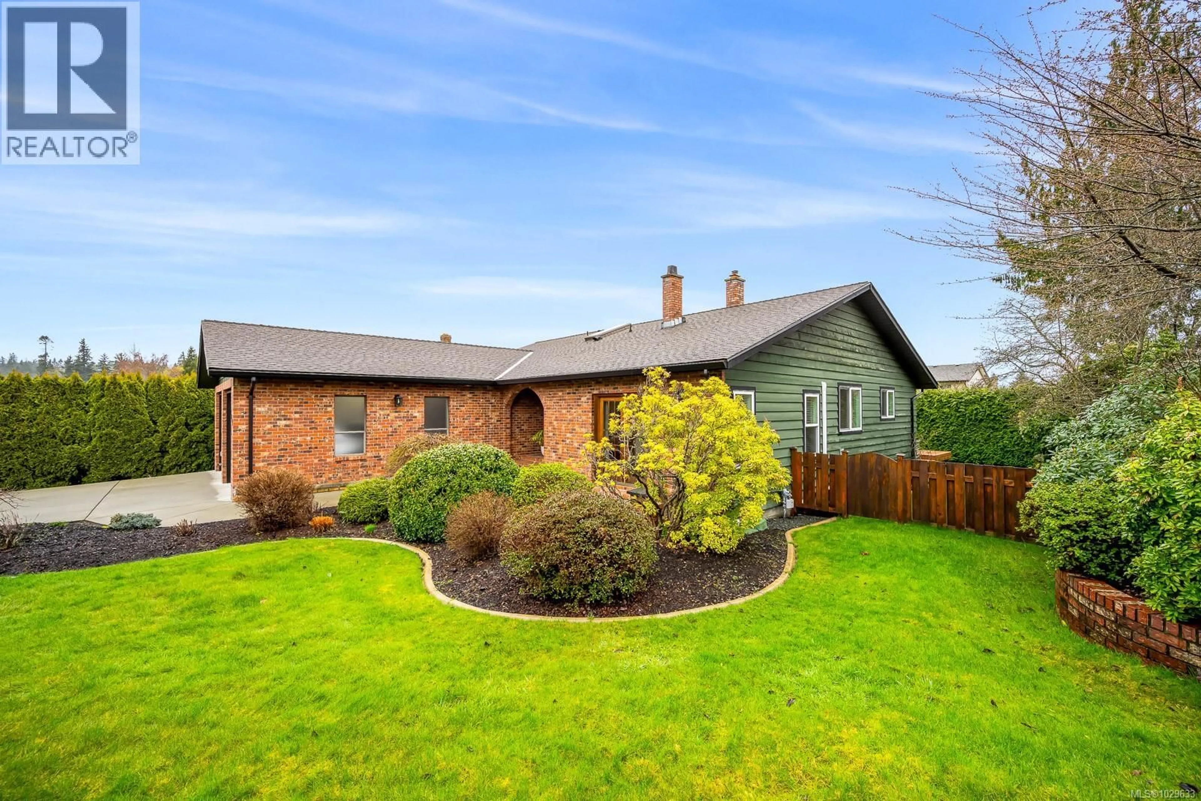 A pic from outside/outdoor area/front of a property/back of a property/a pic from drone, street for 1891 WHISTLER WAY, Campbell River British Columbia V9W6R1