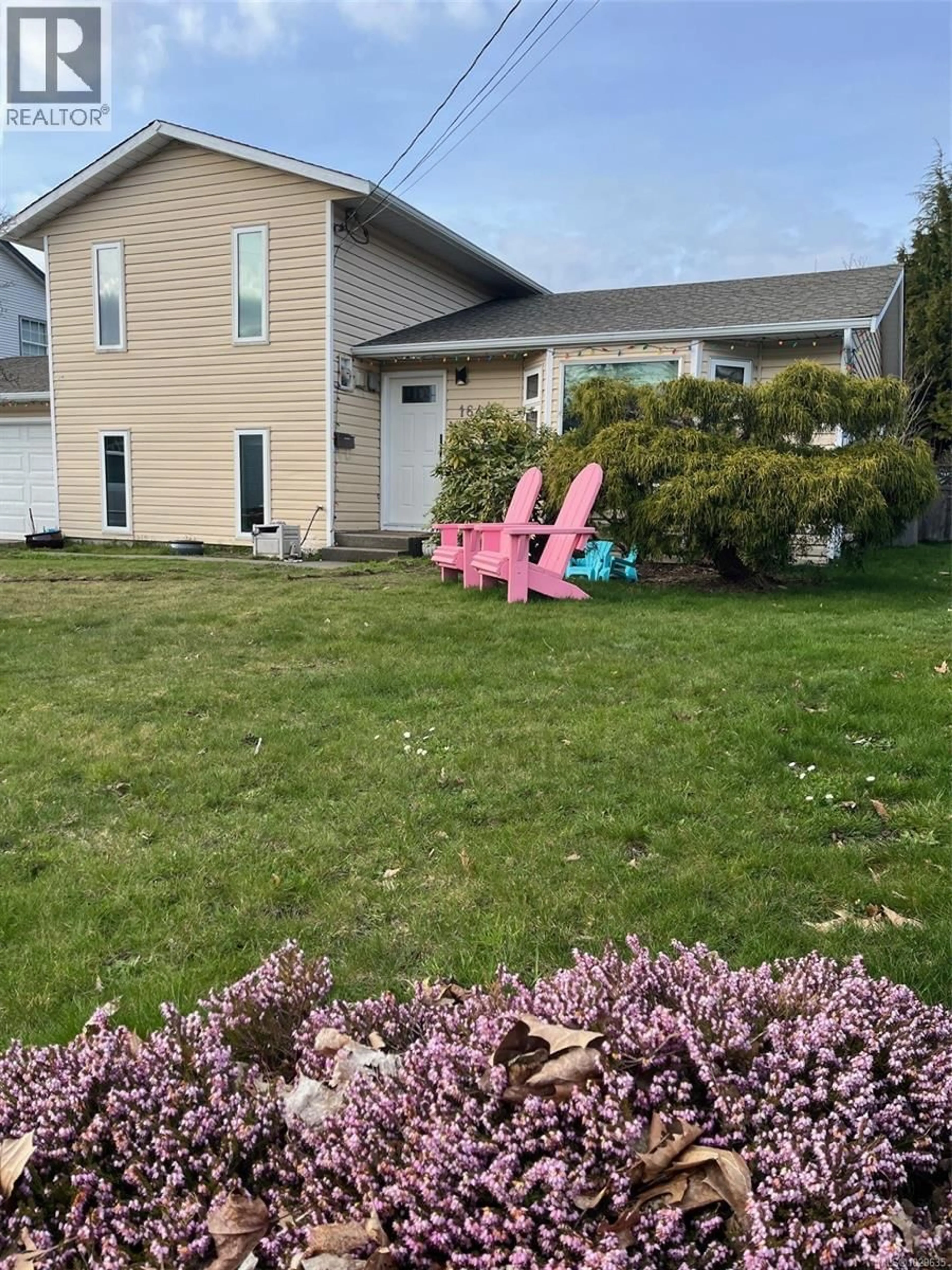 Patio, mountain view for 1646 MAQUINNA AVENUE, Comox British Columbia V9M3L7