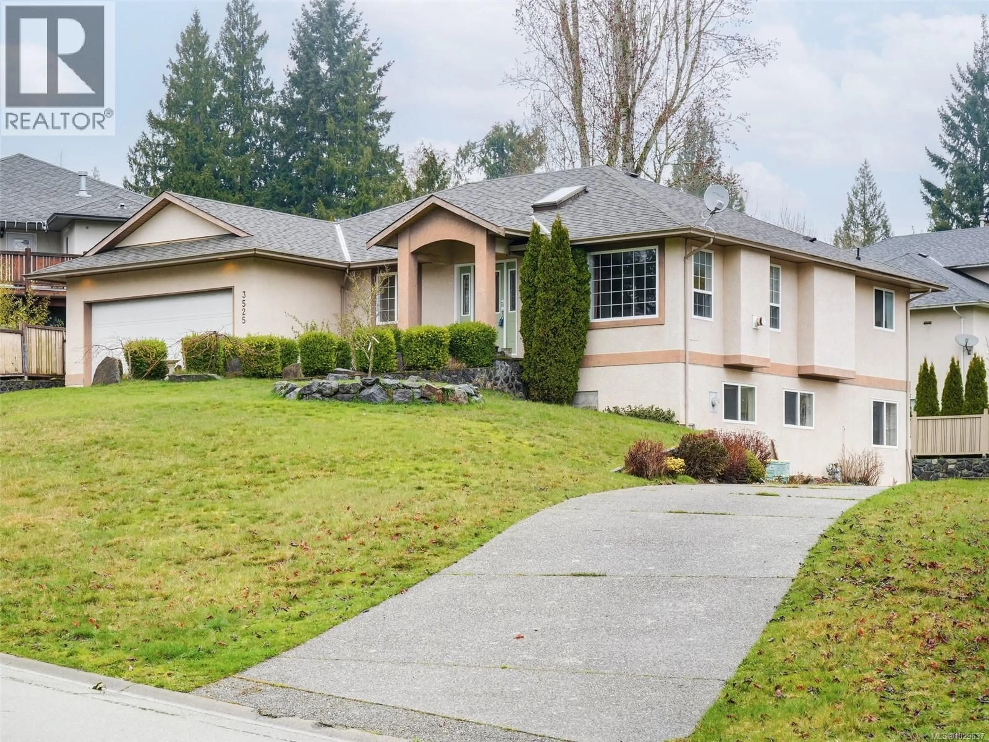 Home with vinyl exterior material, street for 3525 HIDDEN OAKS CRESCENT, Cobble Hill British Columbia V0R1L0