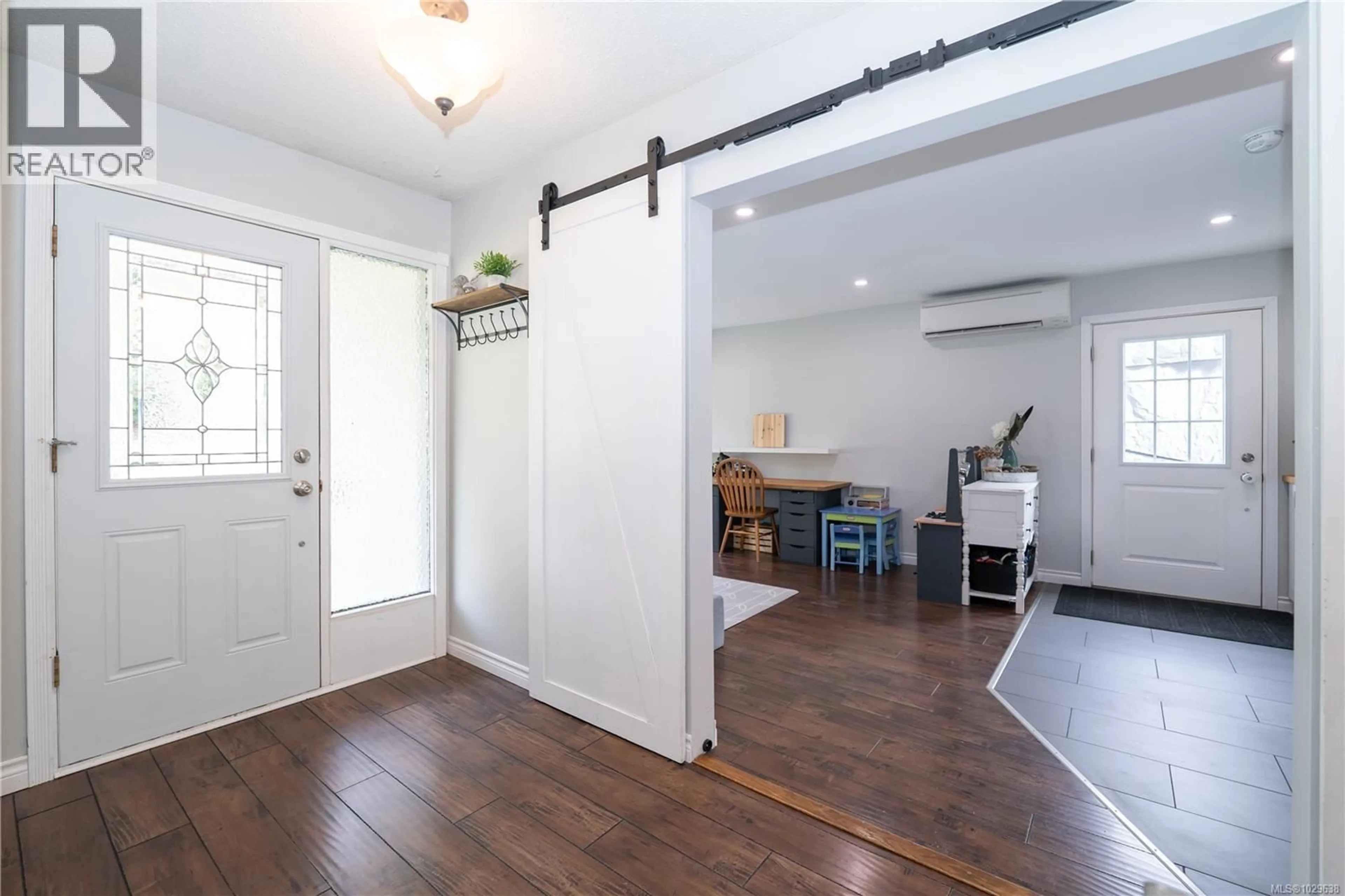 Indoor entryway for 1816 DEBORAH DRIVE, Duncan British Columbia V9L5B4