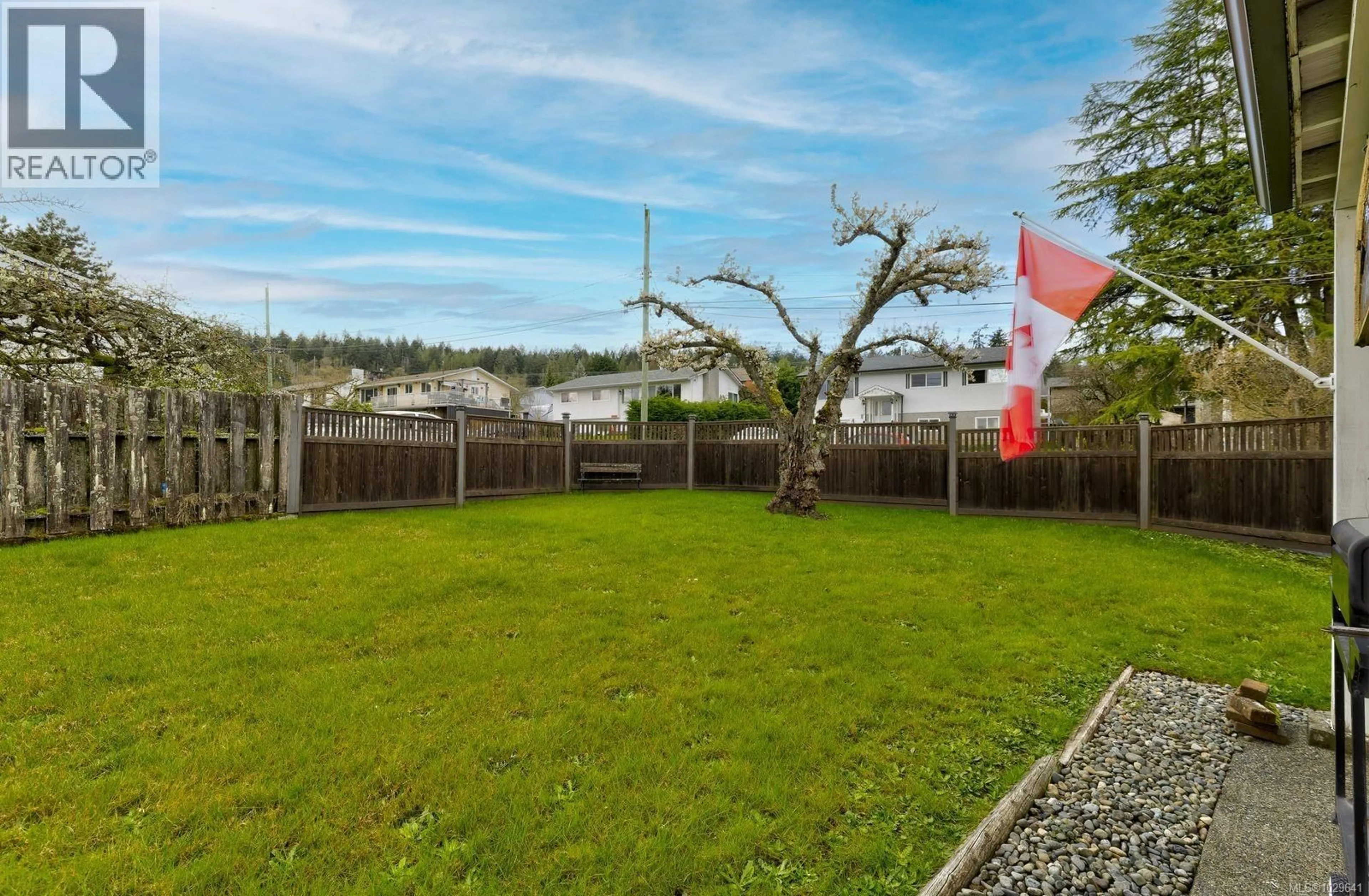 Patio, unknown for 1588 CHARLOTTE STREET, Crofton British Columbia V0R1R0