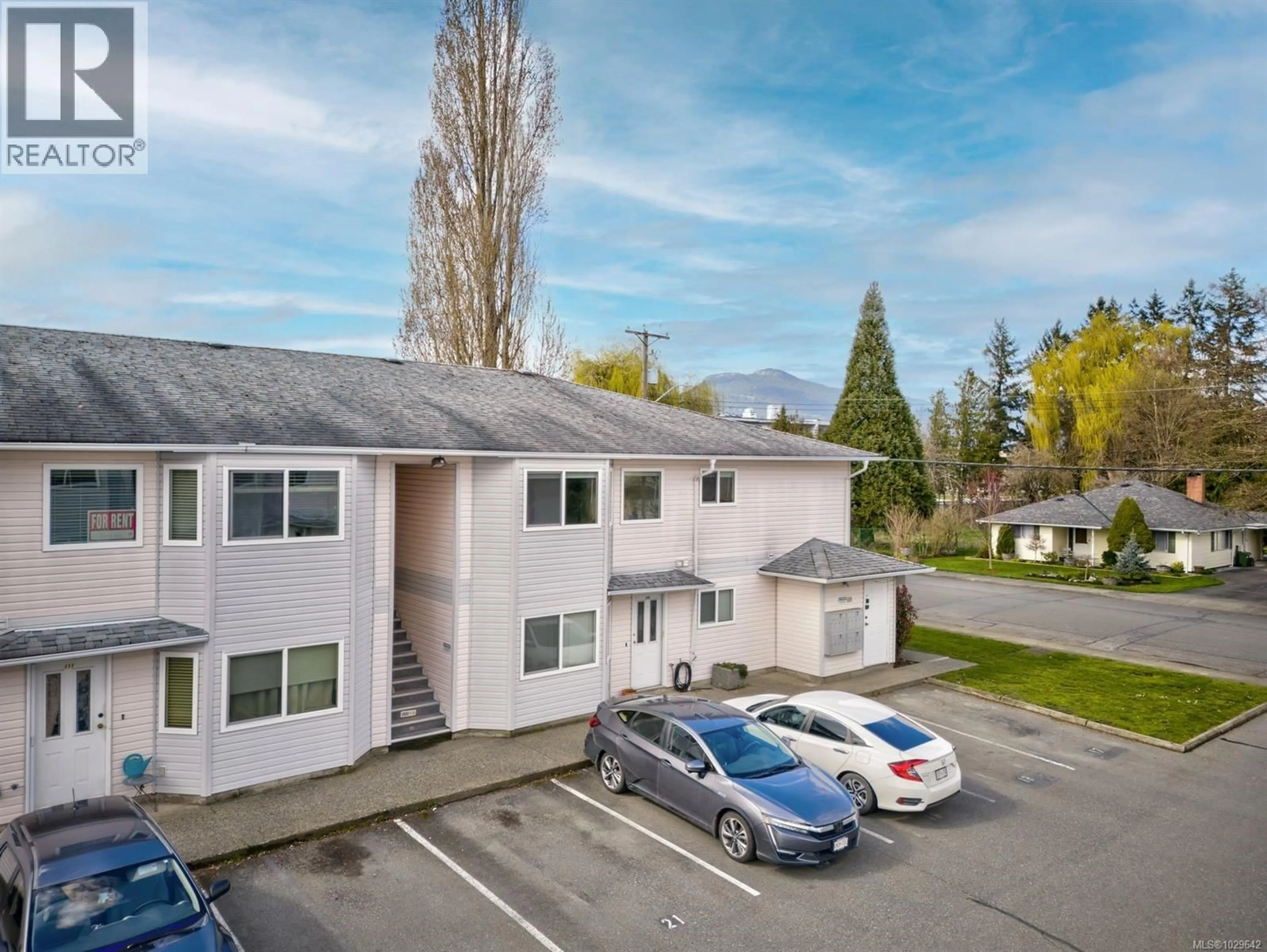 A pic from outside/outdoor area/front of a property/back of a property/a pic from drone, mountain view for 209 - 2524 LEWIS STREET, Duncan British Columbia V9L2Z1