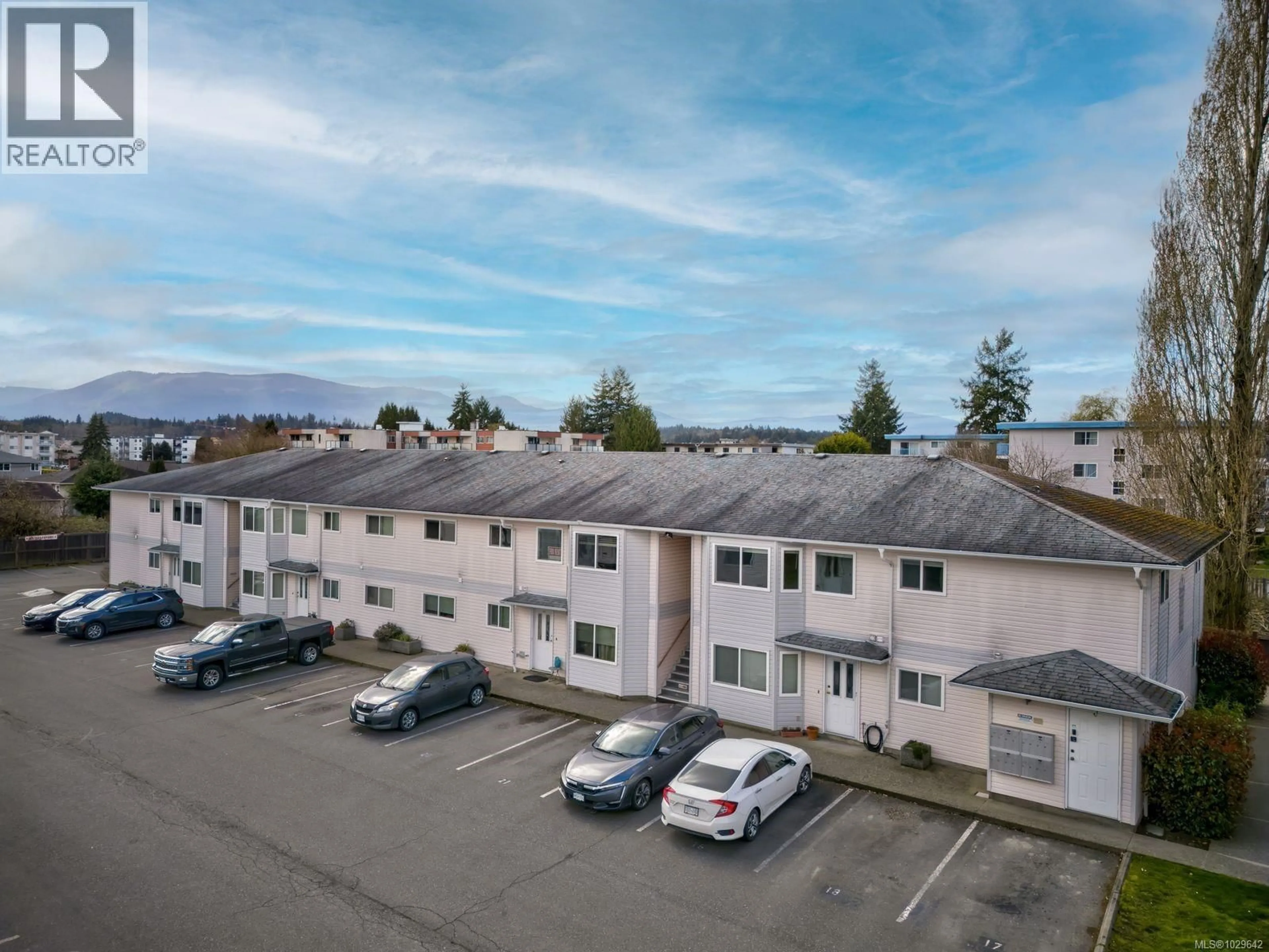 A pic from outside/outdoor area/front of a property/back of a property/a pic from drone, mountain view for 209 - 2524 LEWIS STREET, Duncan British Columbia V9L2Z1