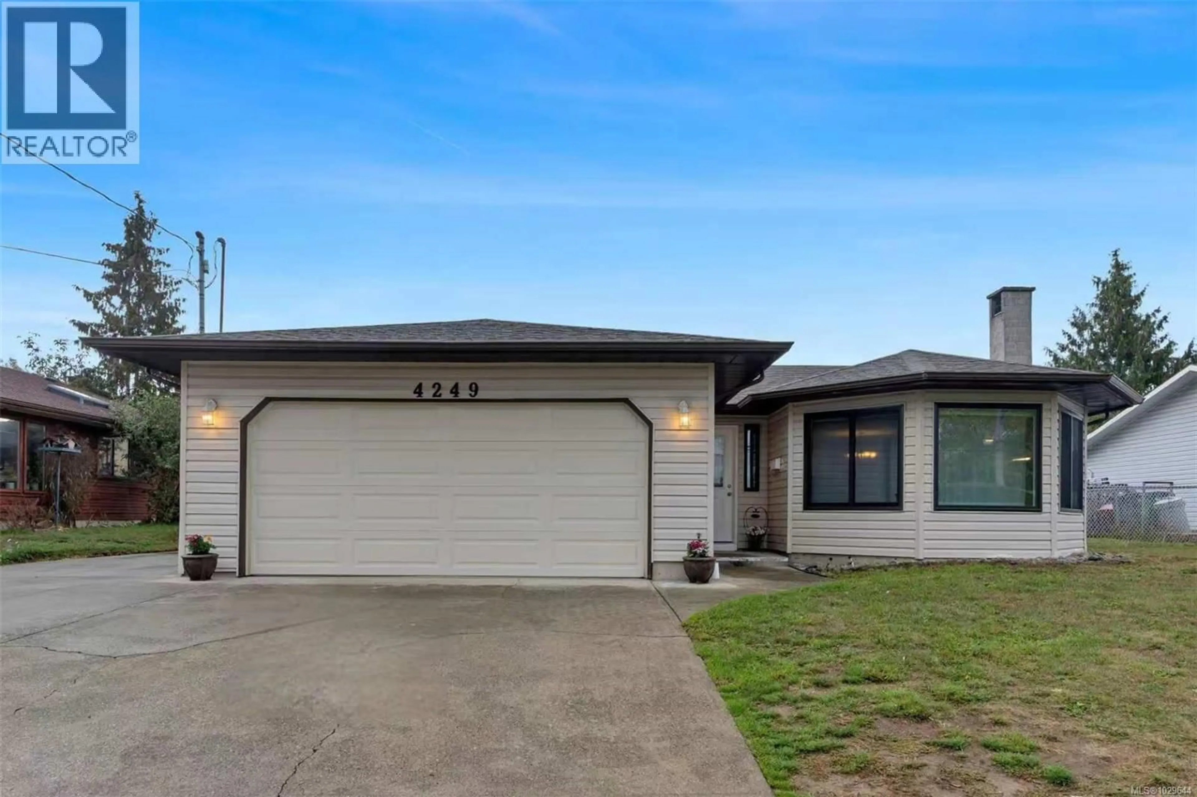 Home with vinyl exterior material, street for 4249 QUADRA STREET, Saanich British Columbia V8X1L5