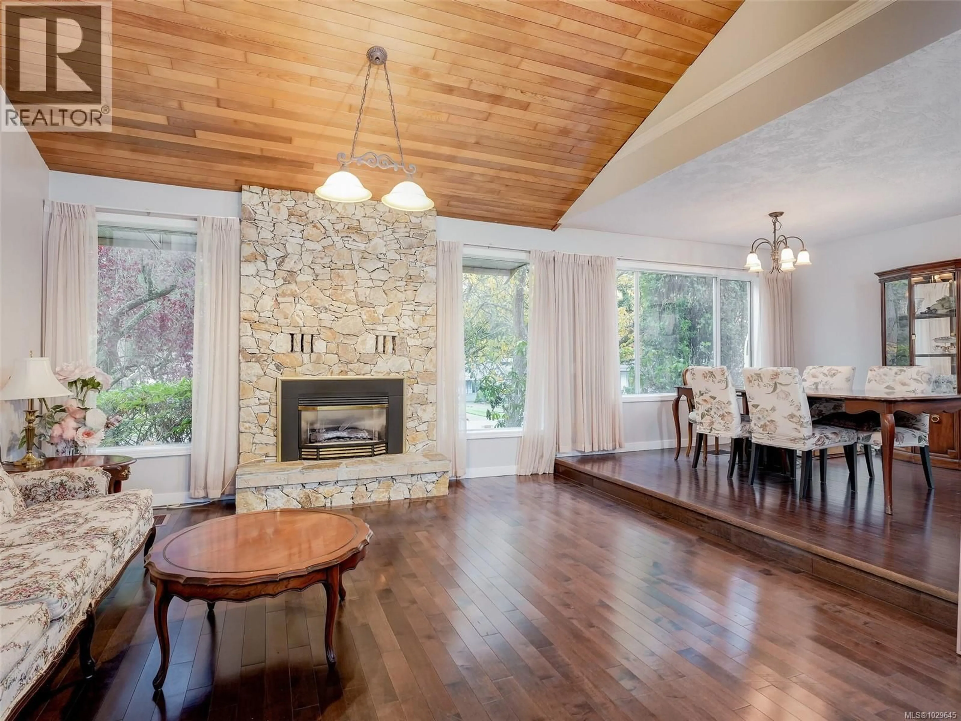 Unknown for 1010 SCOTTSWOOD LANE, Saanich British Columbia V8Y2Y2