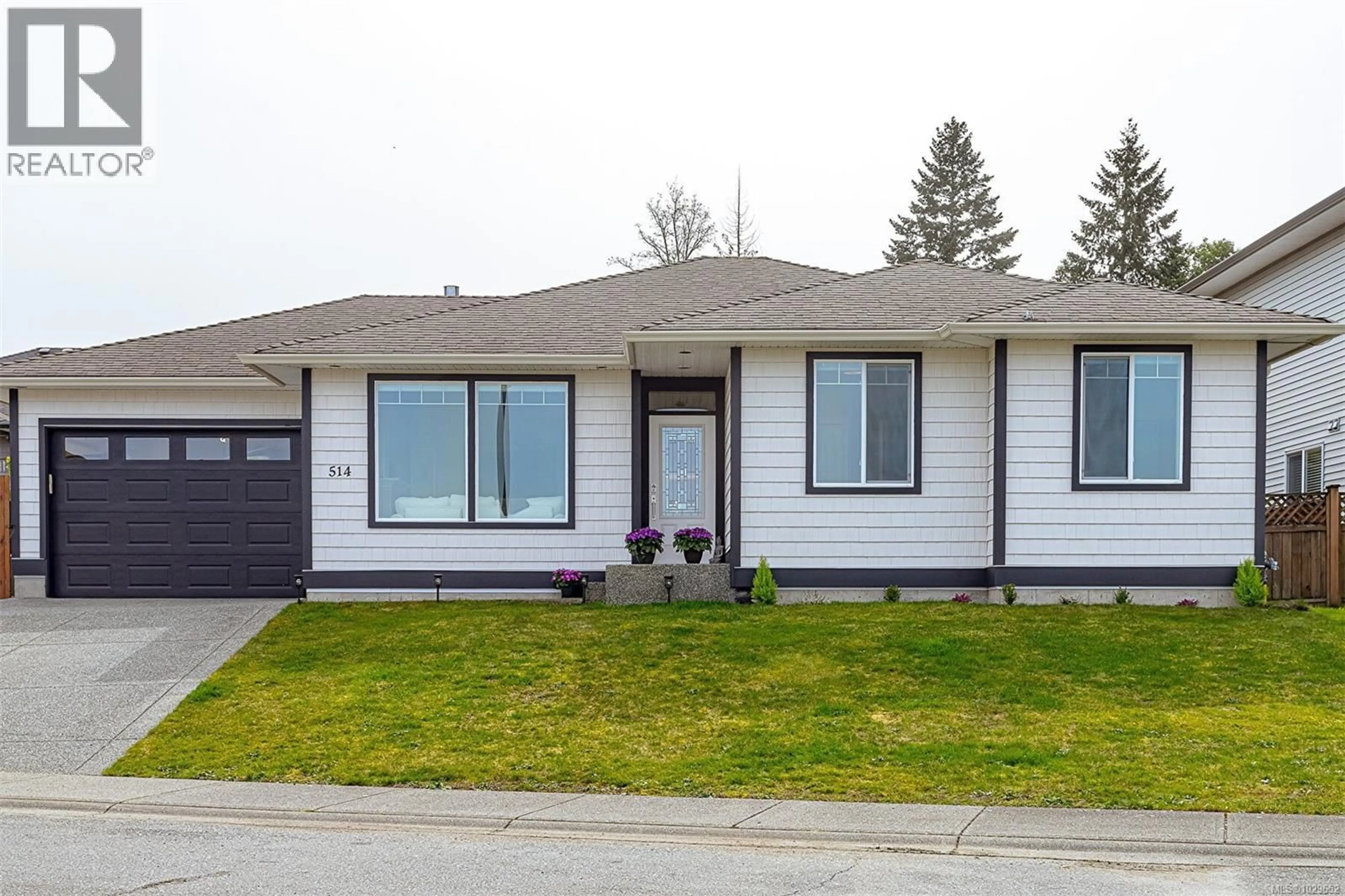 Home with vinyl exterior material, street for 514 BALLOU PLACE, Ladysmith British Columbia V9G2C7