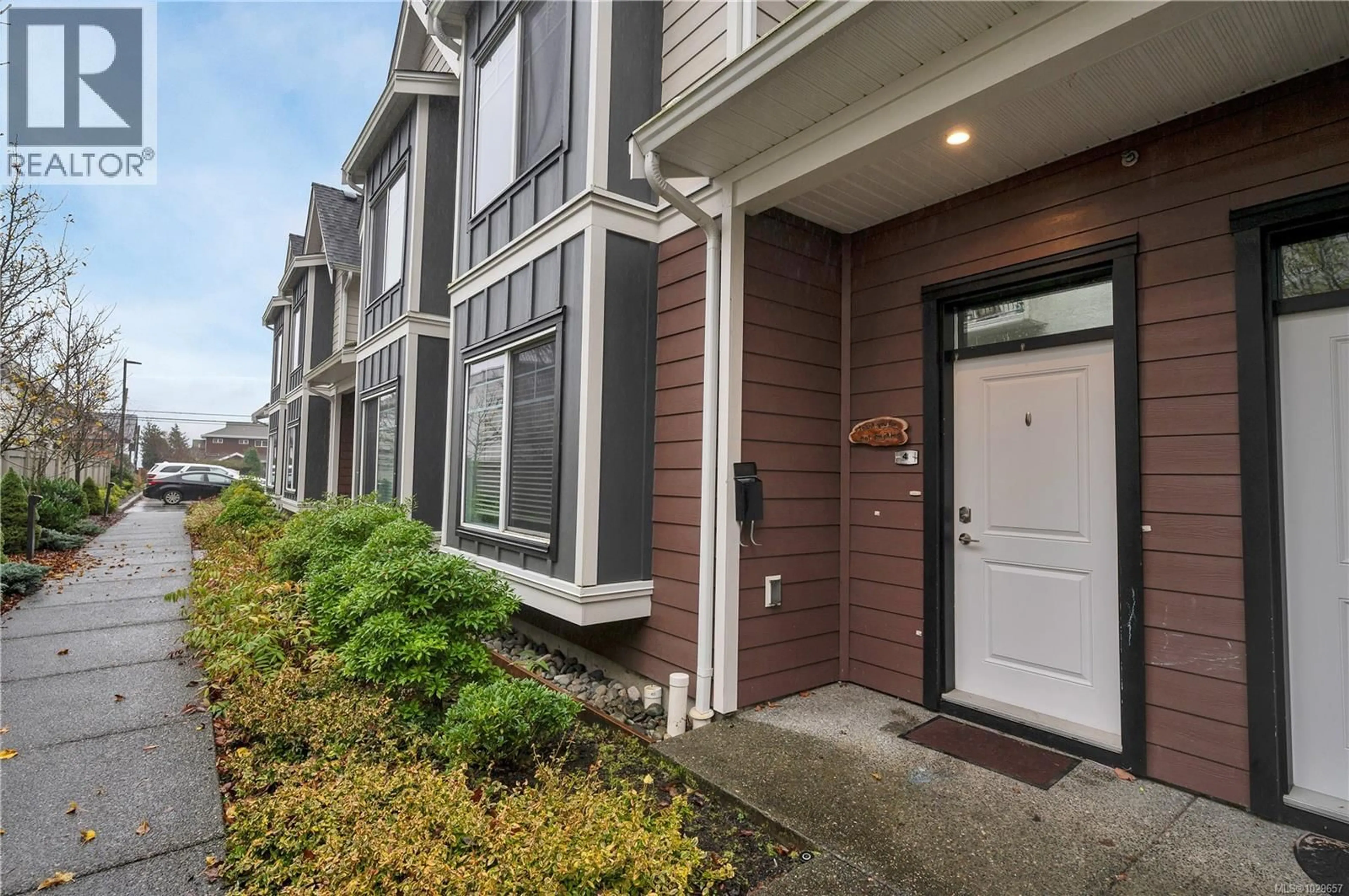 Indoor entryway for 4 - 796 ISLAND HIGHWAY SOUTH, Campbell River British Columbia V9W1A6