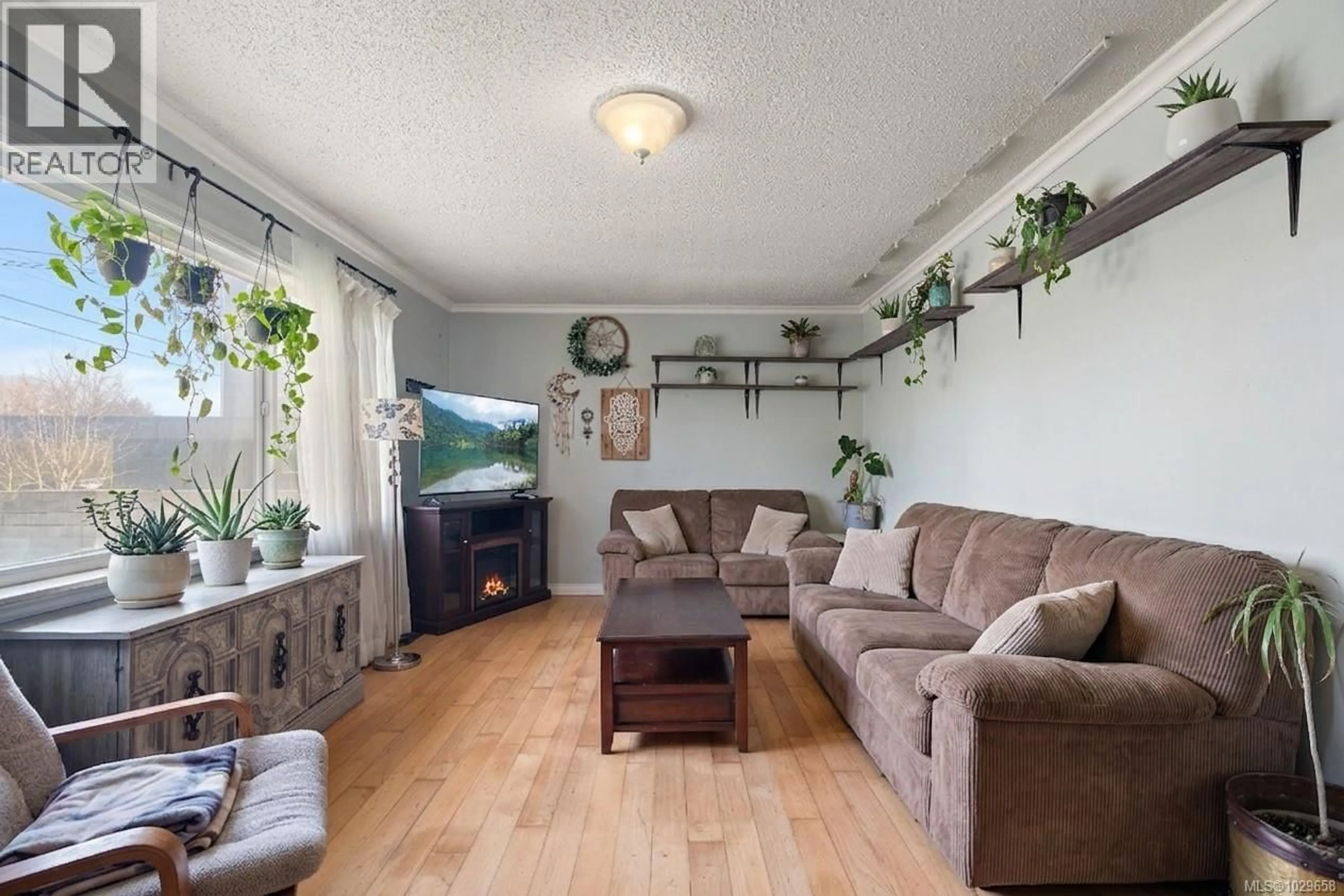 Living room with furniture, unknown for 349 HILCHEY ROAD, Campbell River British Columbia V9W1P6