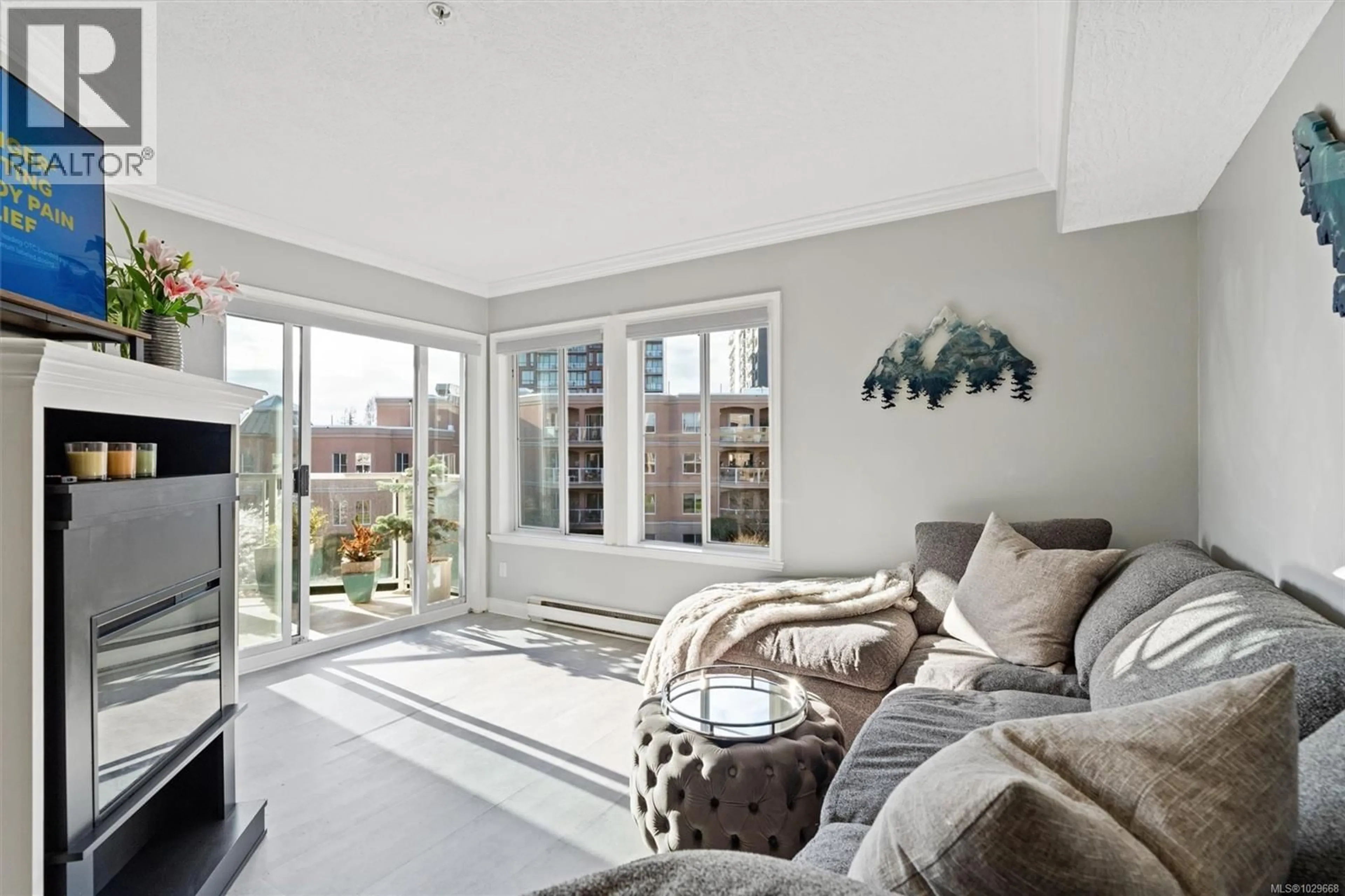 Living room with furniture, unknown for 324 - 405 QUEBEC STREET, Victoria British Columbia V8V4Z2