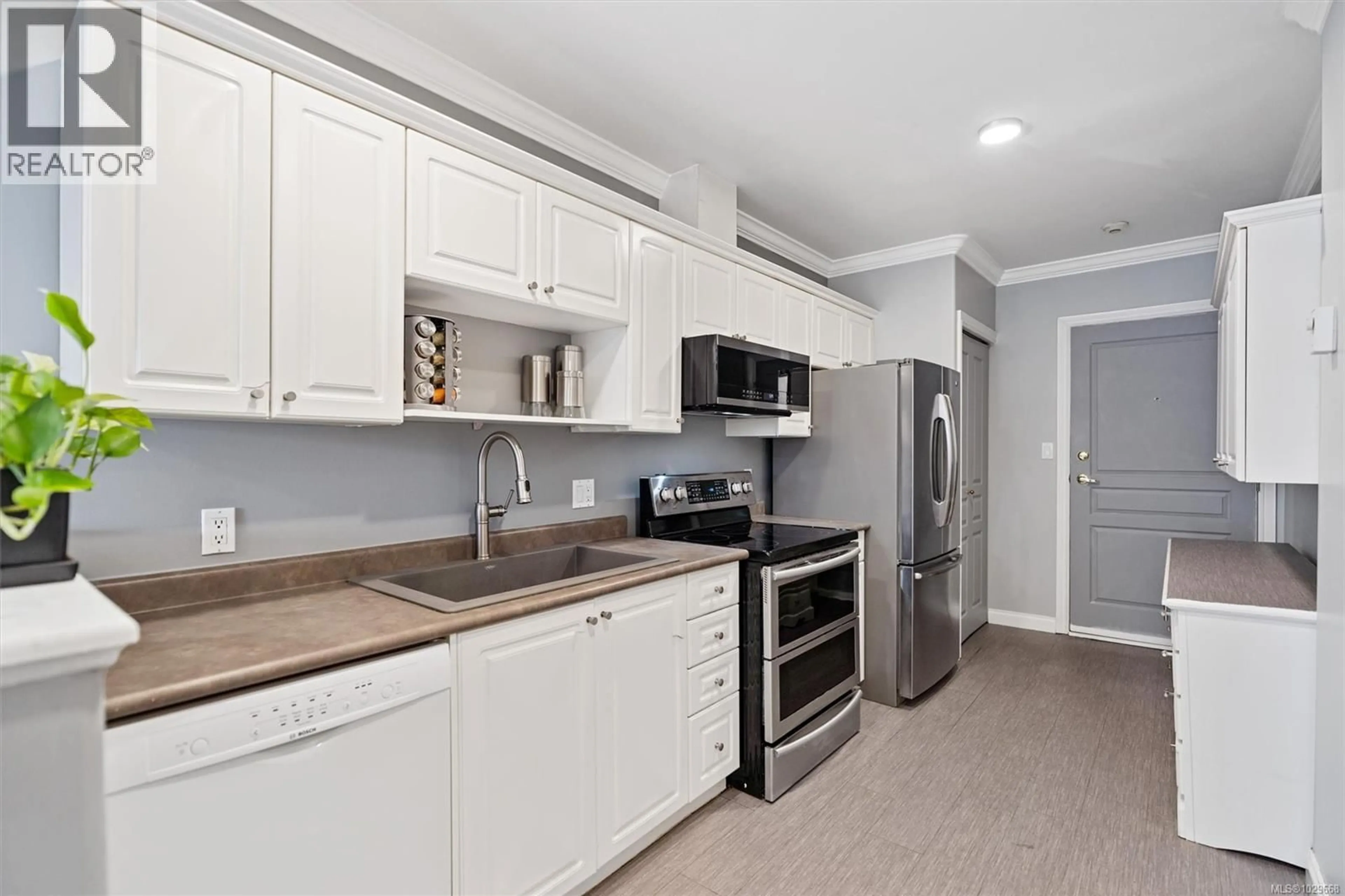 Standard kitchen, unknown for 324 - 405 QUEBEC STREET, Victoria British Columbia V8V4Z2