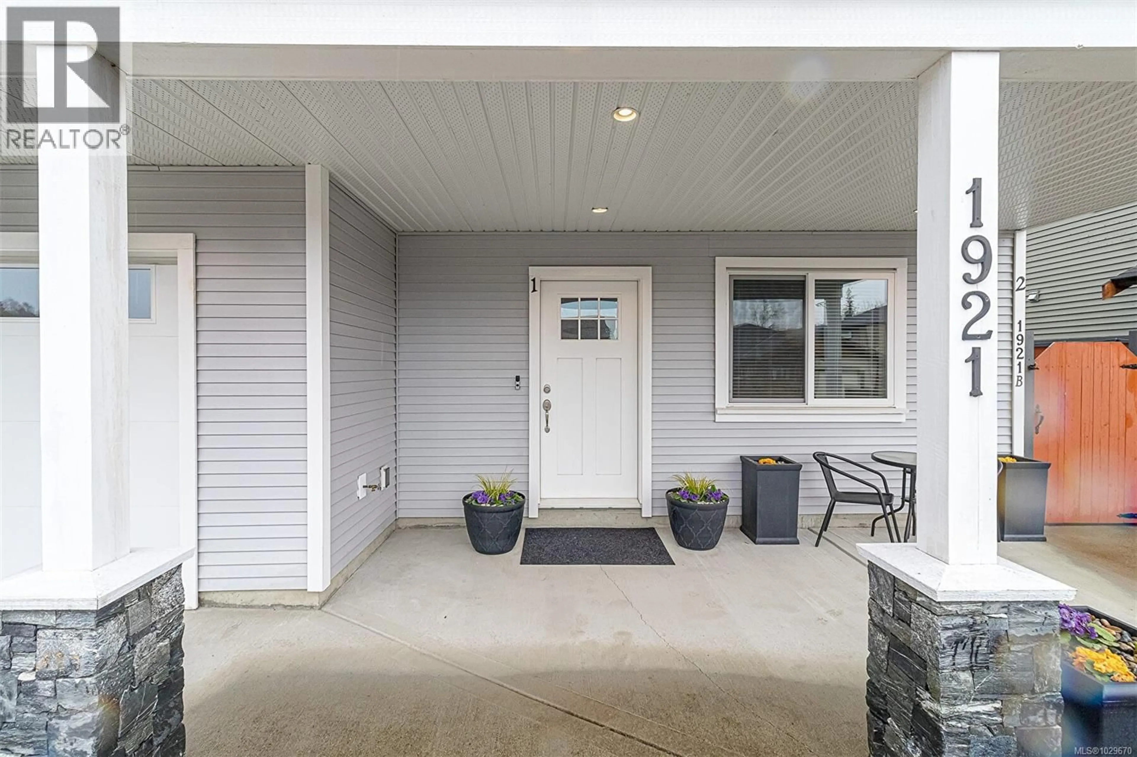 Indoor entryway for 1921 TOMINNY ROAD, Sooke British Columbia V9Z0P8
