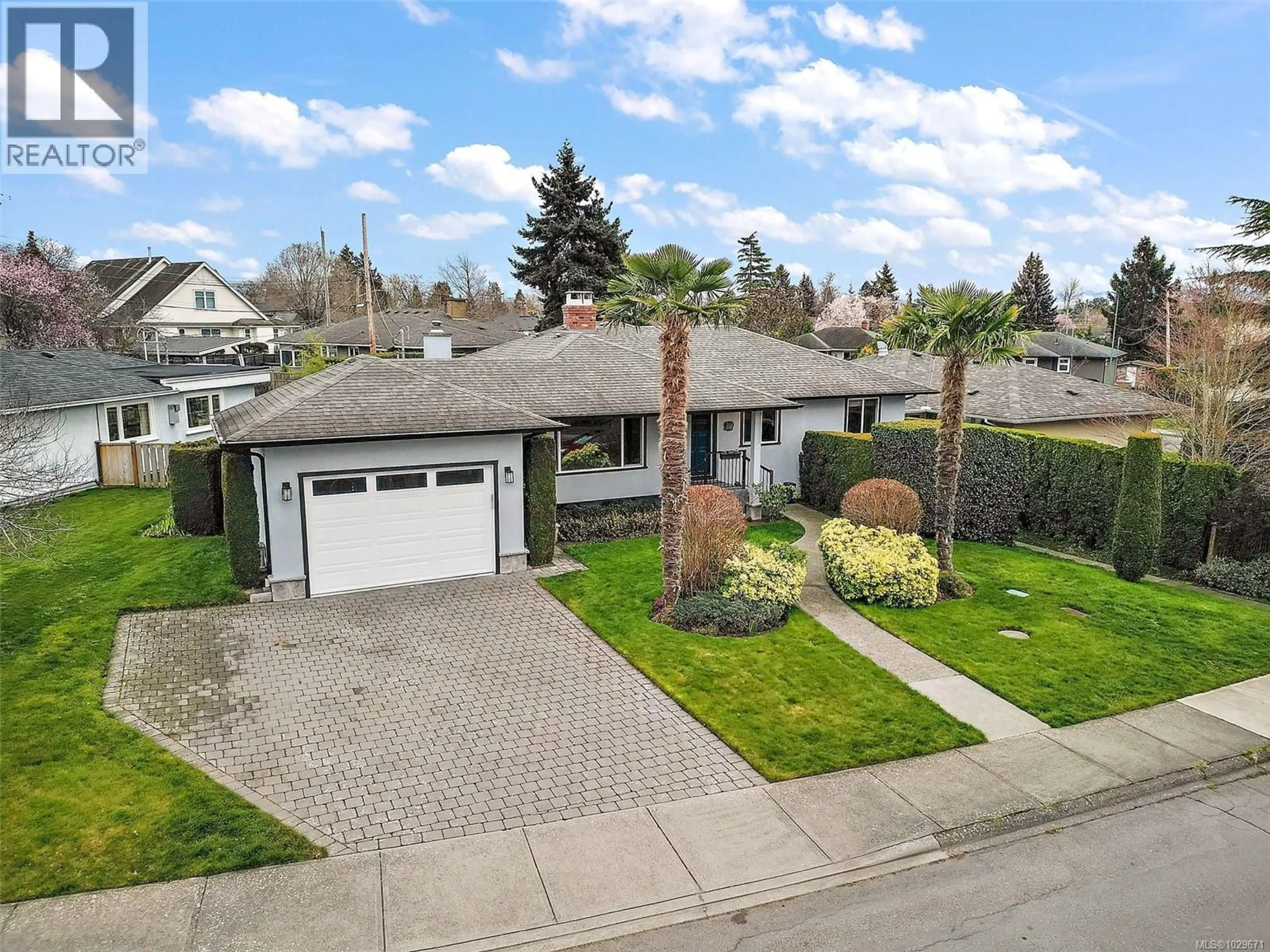 A pic from outside/outdoor area/front of a property/back of a property/a pic from drone, street for 2861 EASTDOWNE ROAD, Oak Bay British Columbia V8R5R7