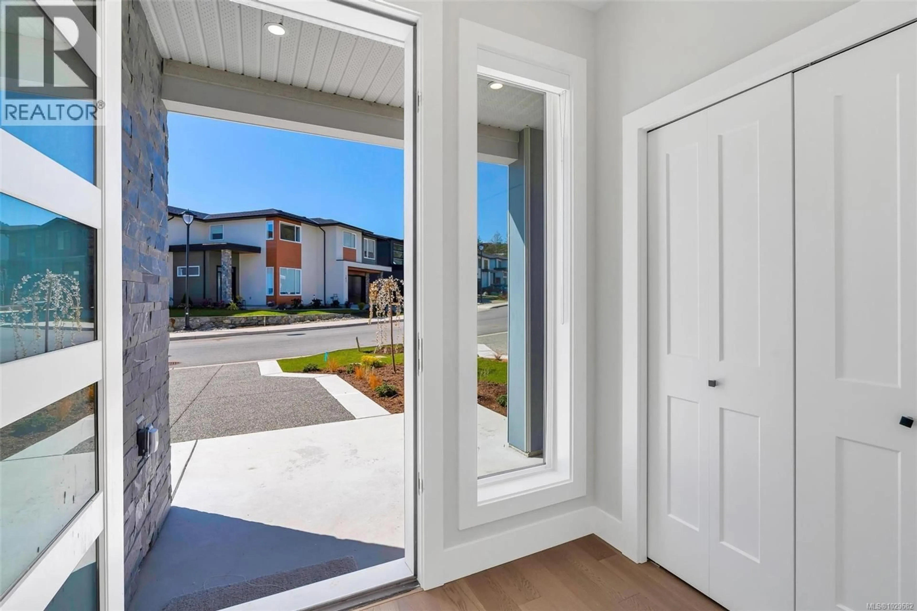Indoor entryway for 1398 SANDSTONE LANE, Langford British Columbia V9B7A2