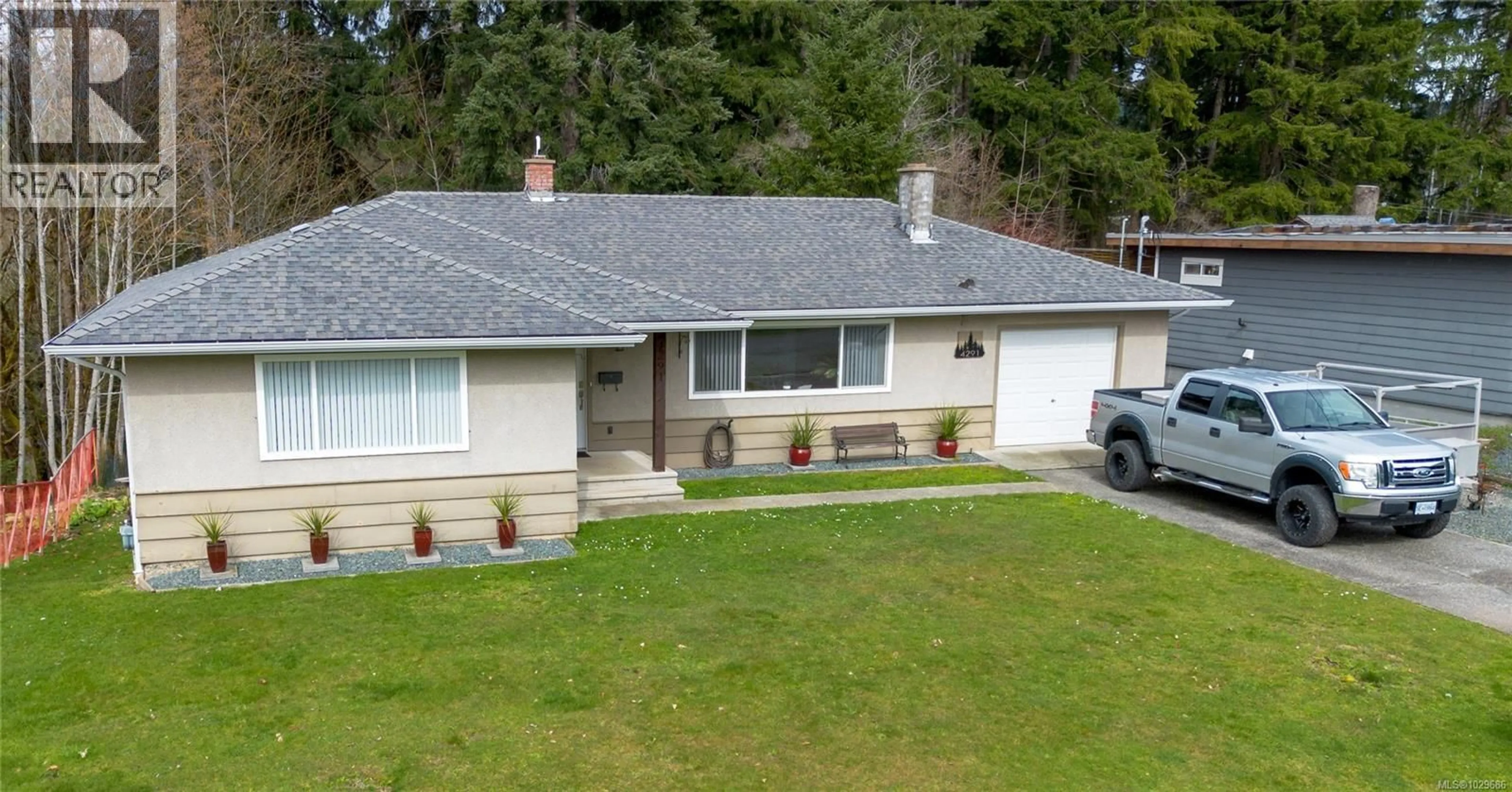 A pic from outside/outdoor area/front of a property/back of a property/a pic from drone, street for 4291 MICHIGAN ROAD, Port Alberni British Columbia V9Y5Z4