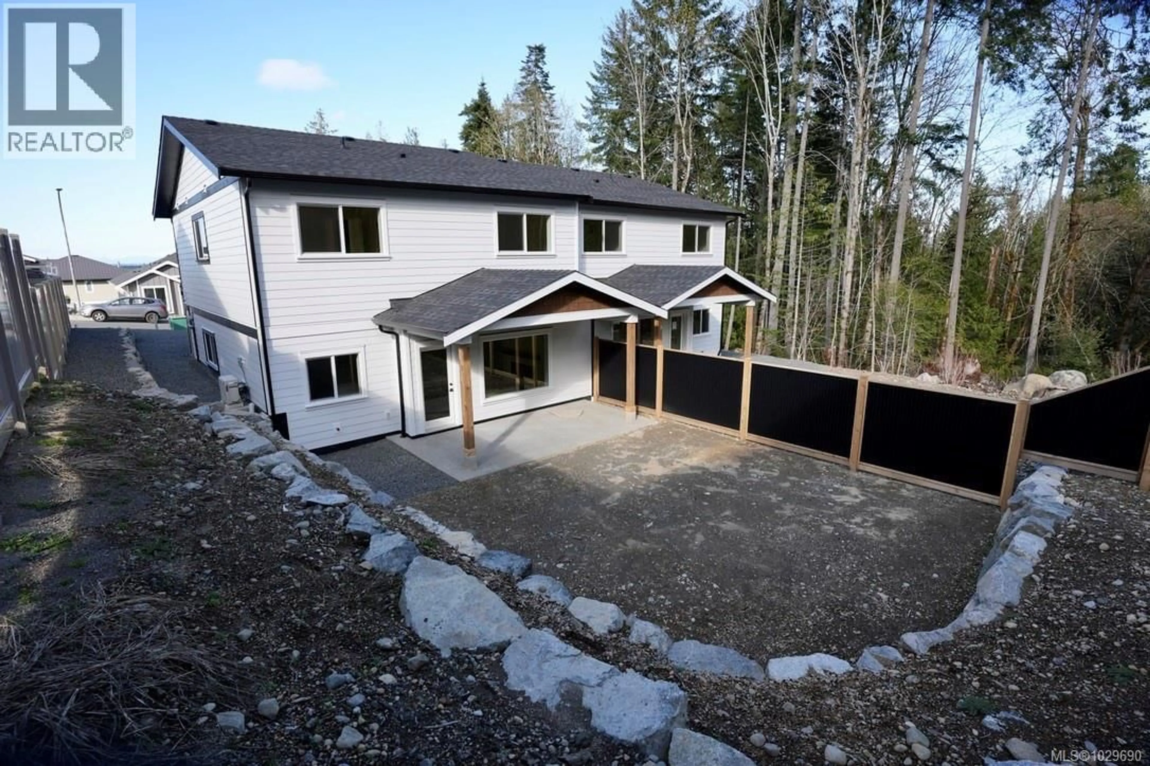 A pic from outside/outdoor area/front of a property/back of a property/a pic from drone, mountain view for 668 SANDERSON ROAD, Ladysmith British Columbia V9G0A7