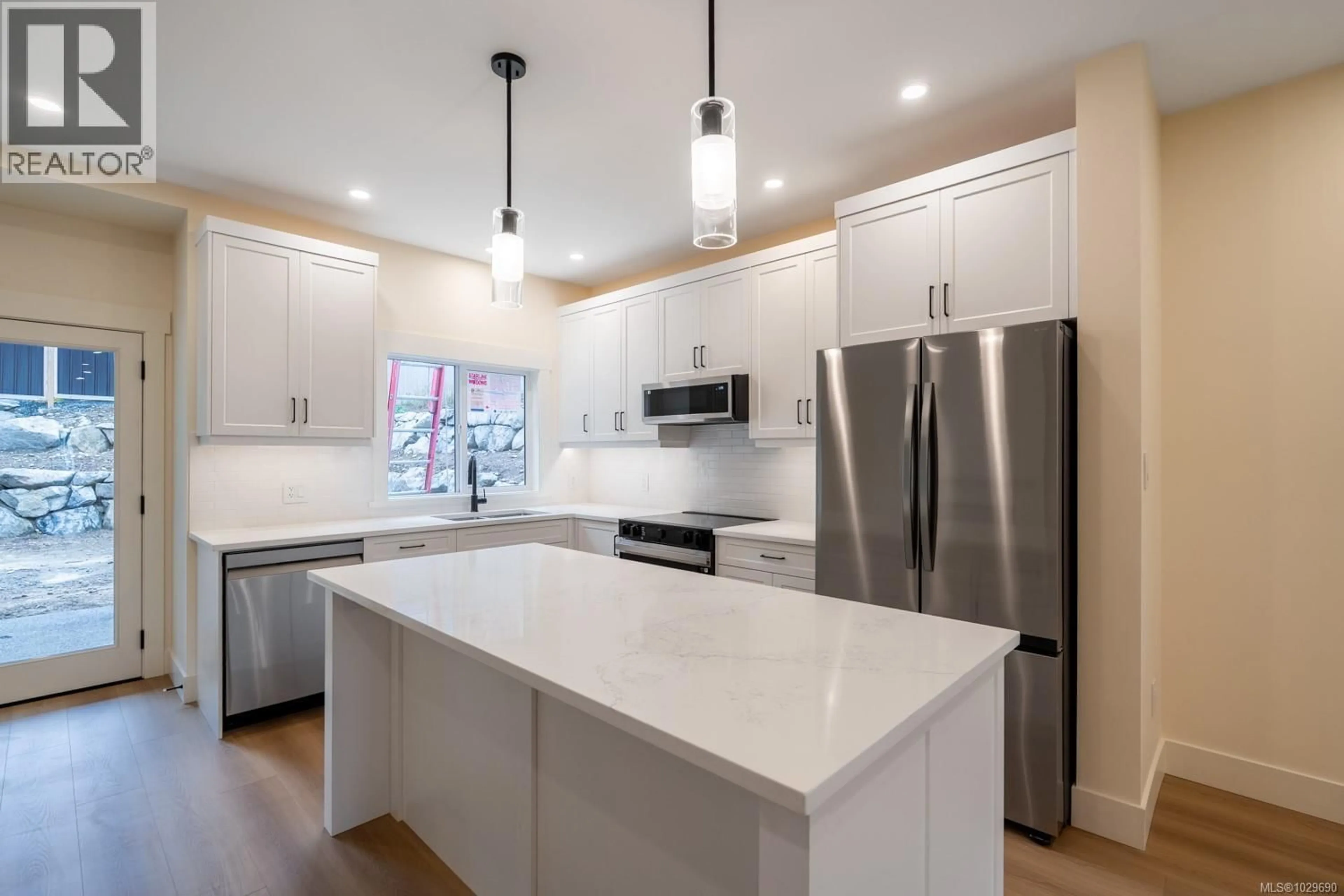 Contemporary kitchen, unknown for 668 SANDERSON ROAD, Ladysmith British Columbia V9G0A7