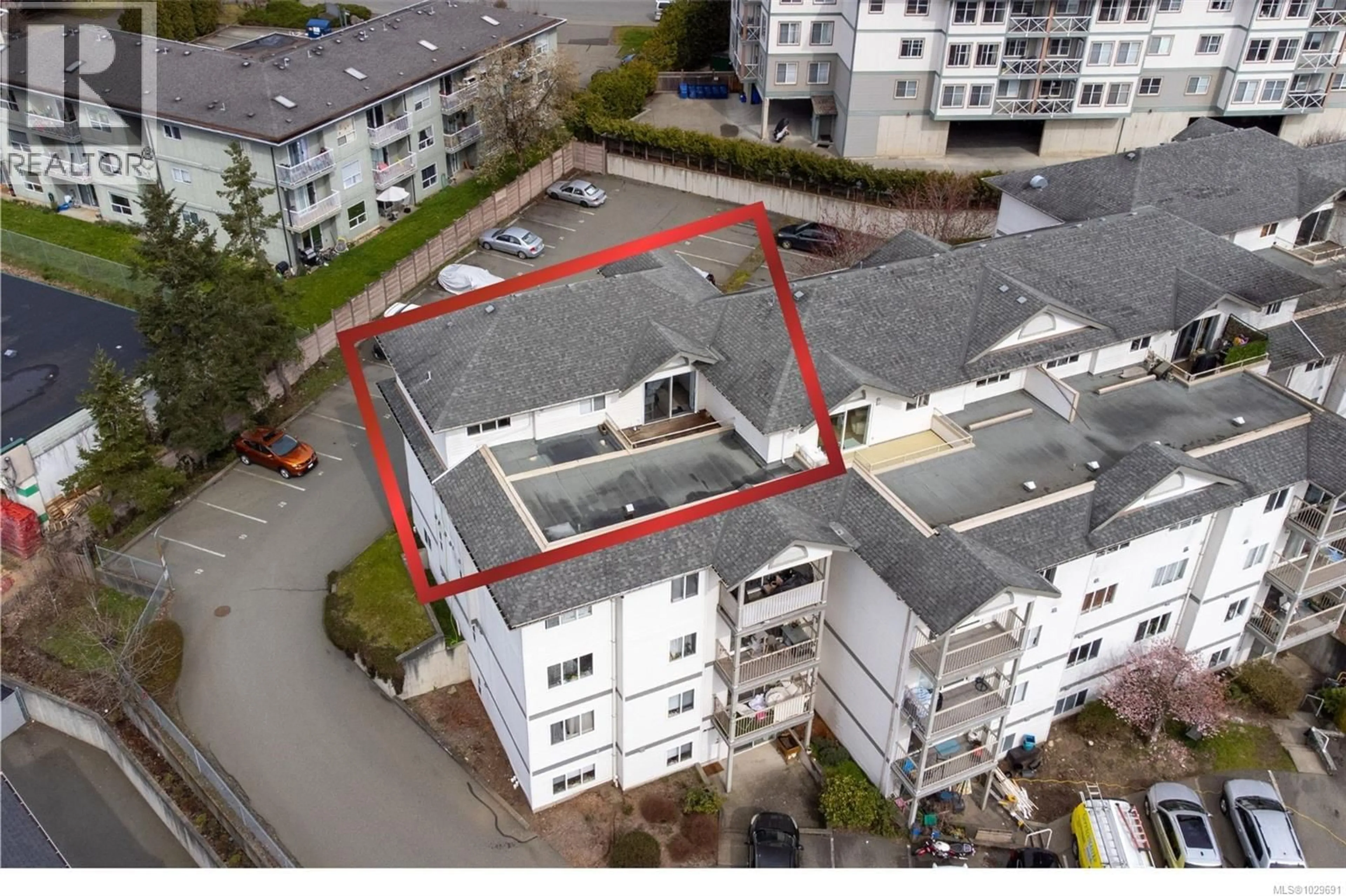 A pic from outside/outdoor area/front of a property/back of a property/a pic from drone, building for 401 - 840 BRAIDWOOD ROAD, Courtenay British Columbia V9N3R9