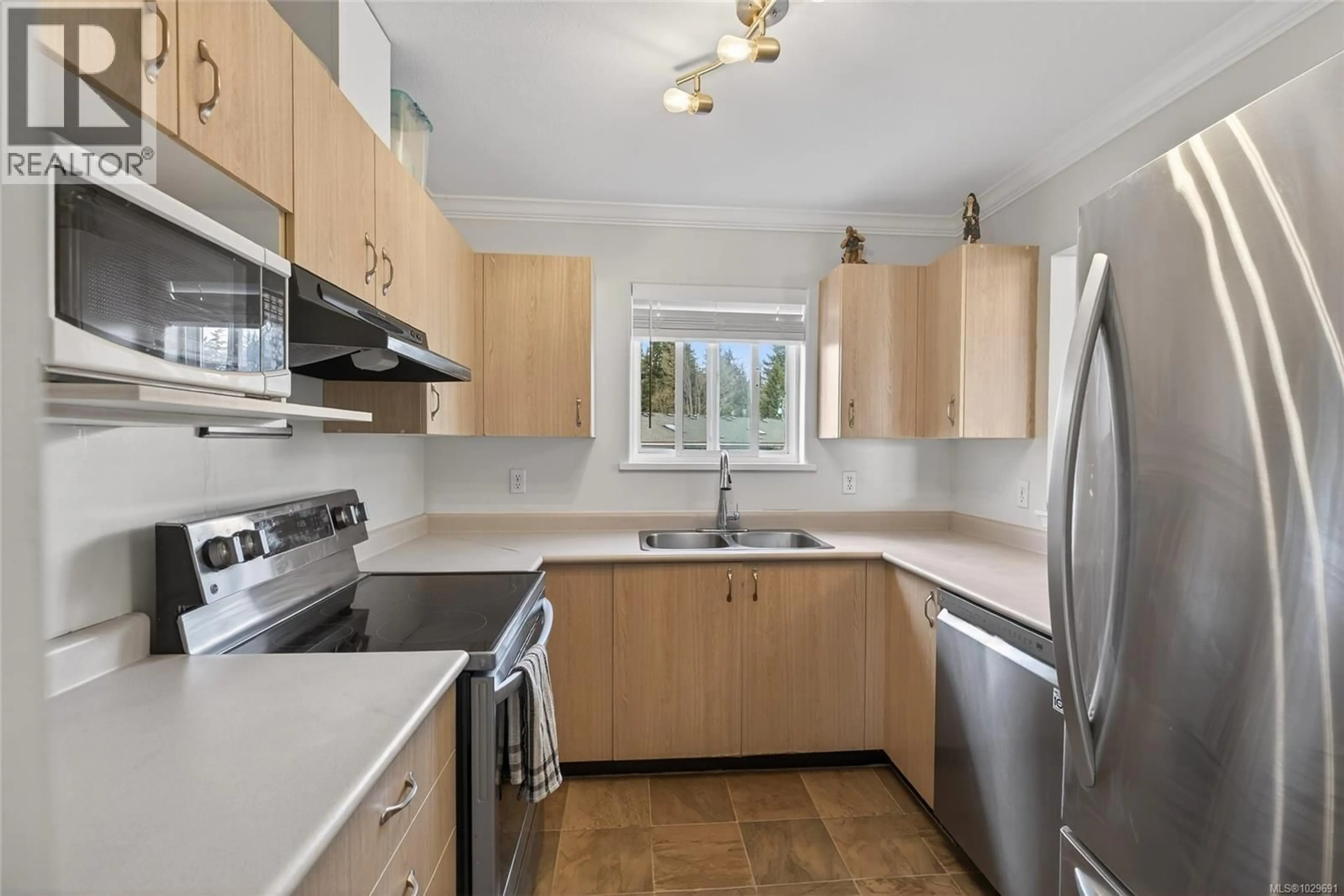 Standard kitchen, unknown for 401 - 840 BRAIDWOOD ROAD, Courtenay British Columbia V9N3R9
