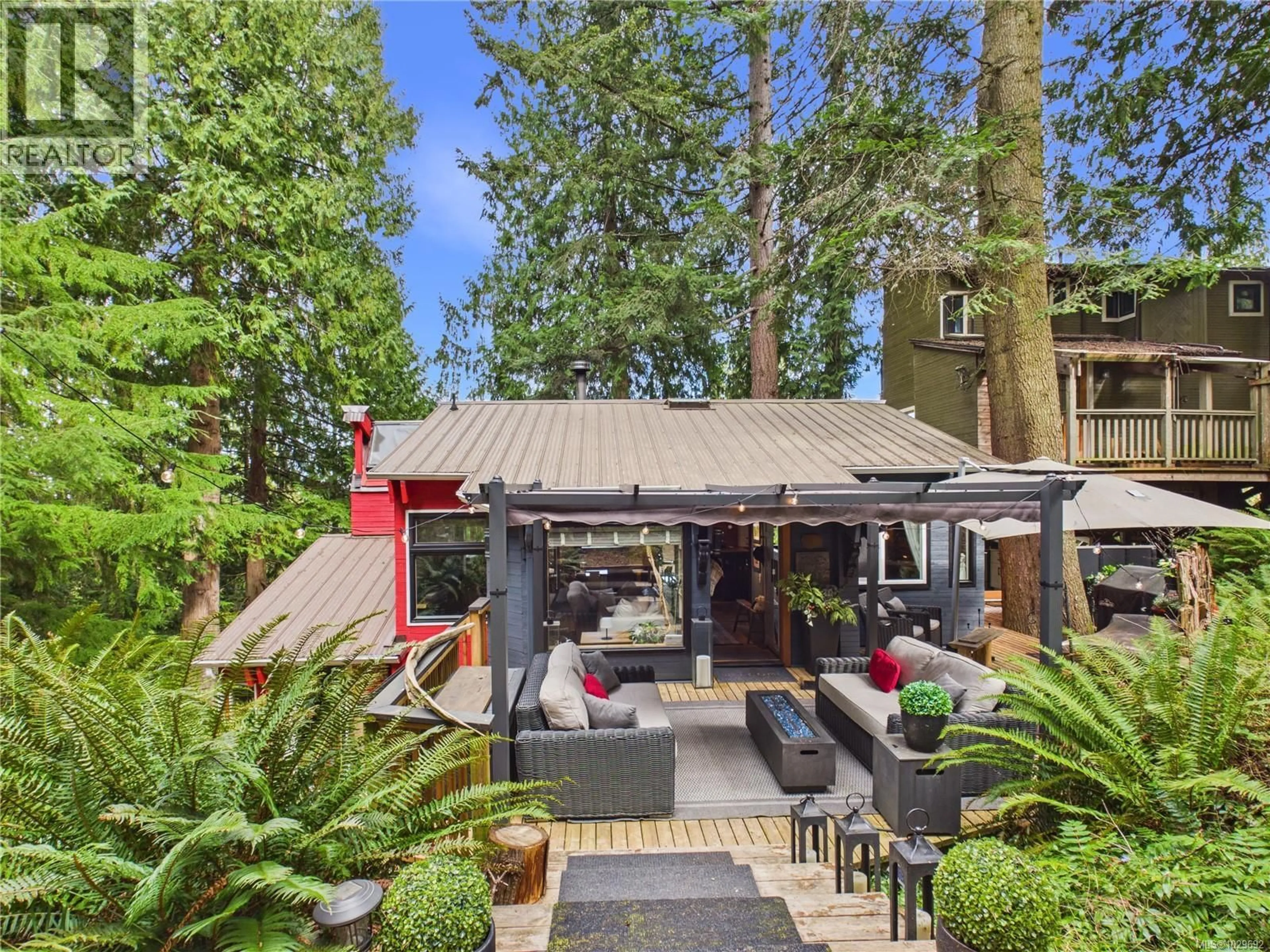 Patio, street for 182 DEVINE DRIVE, Salt Spring British Columbia V8K2H5