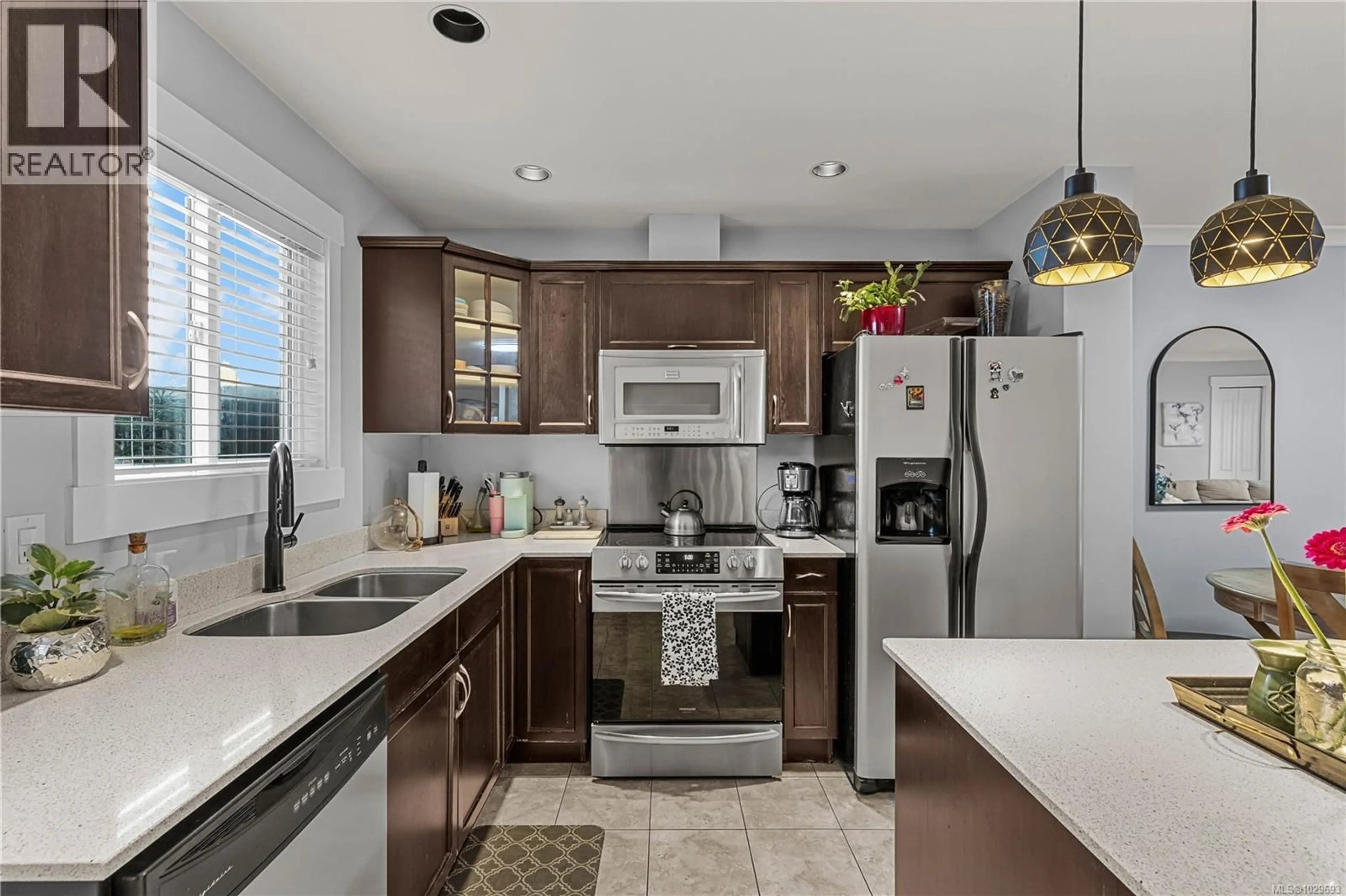 Open concept kitchen, ceramic/tile floor for 6 - 581 DOGWOOD STREET, Campbell River British Columbia V9W2Y4