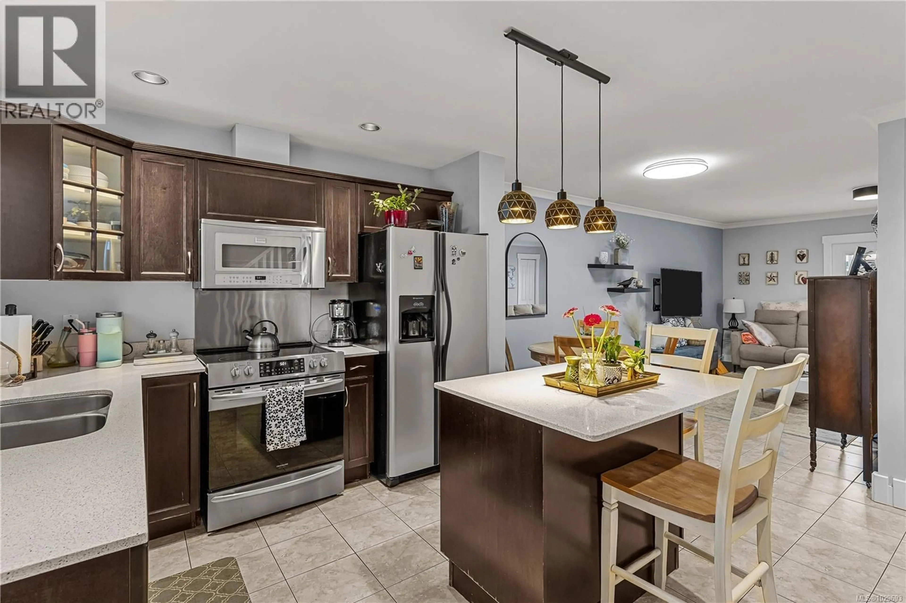 Open concept kitchen, ceramic/tile floor for 6 - 581 DOGWOOD STREET, Campbell River British Columbia V9W2Y4